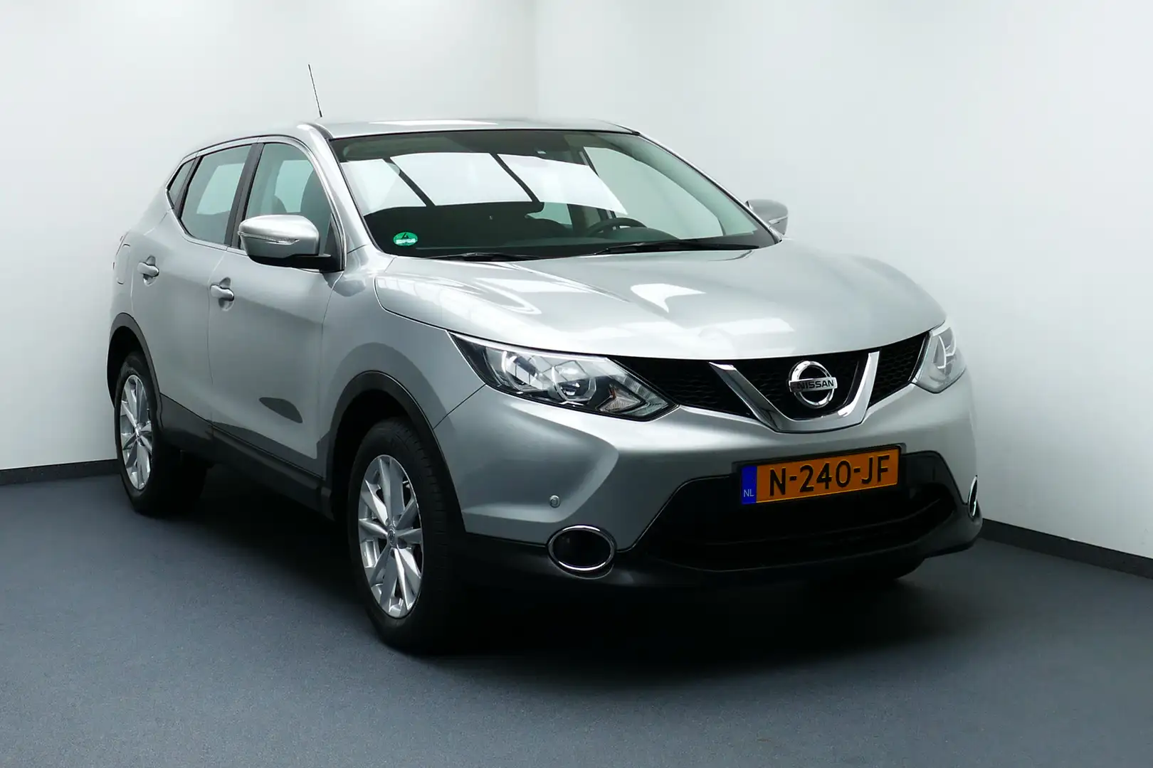 Nissan Qashqai 1.2 Acenta. Camera, Navi, Clima, Cruise, StoelVerw Grey - 1