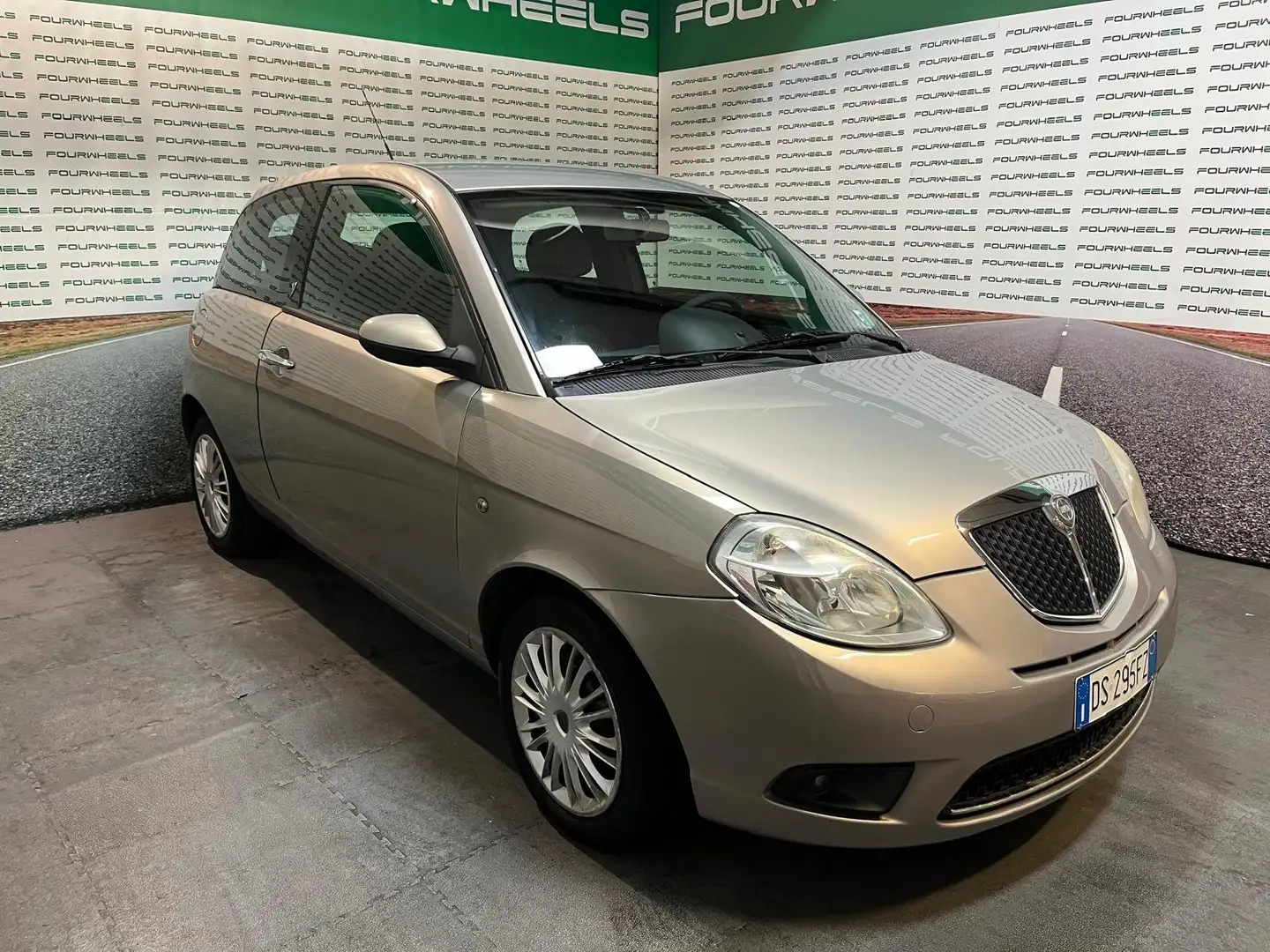 Lancia Ypsilon Ypsilon II 2007 1.2 8v ModaMilano Bronze - 2