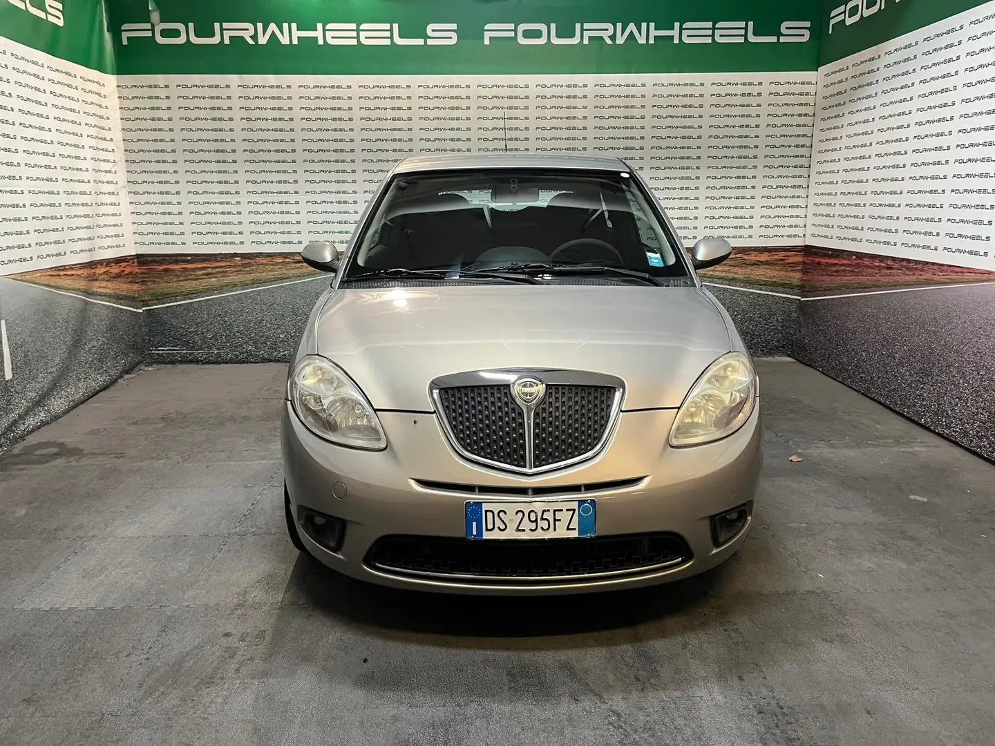 Lancia Ypsilon Ypsilon II 2007 1.2 8v ModaMilano Bronze - 1