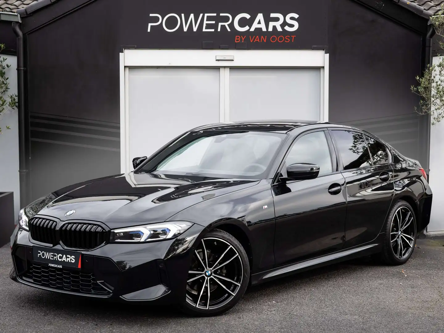 BMW 318 i M Sport  Shadowline  Sunroof  Camera  HUD Schwarz - 1
