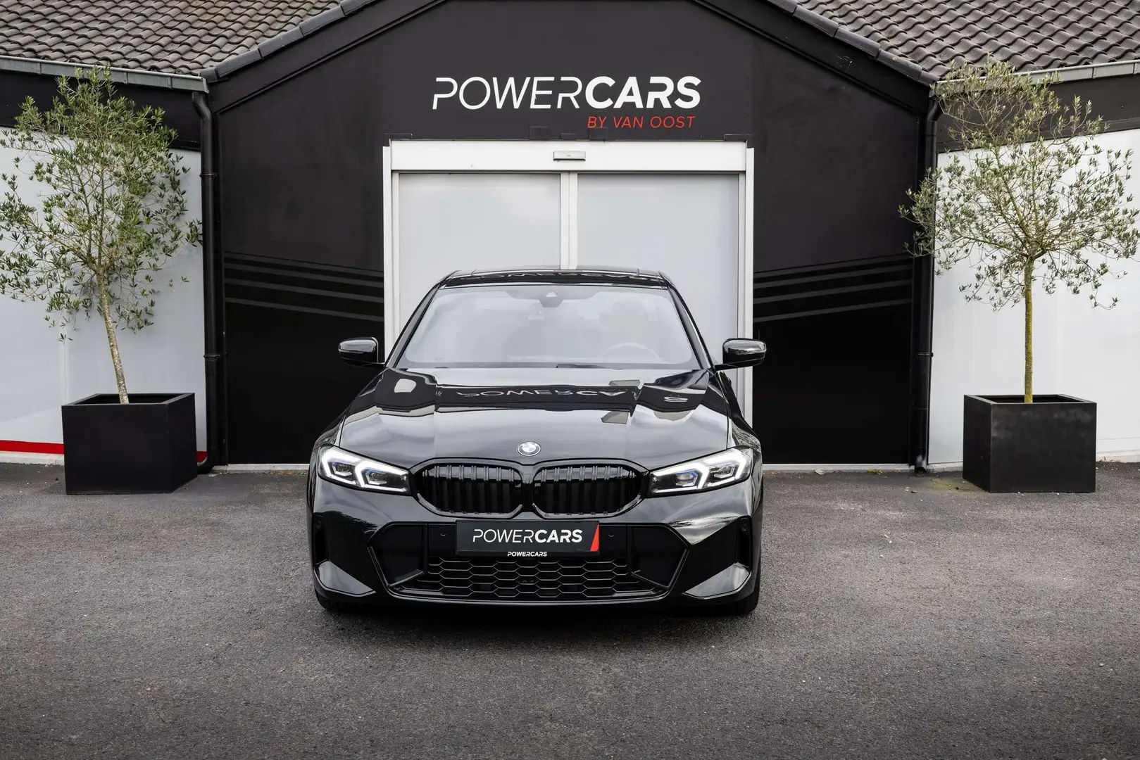 BMW 318 i M Sport  Shadowline  Sunroof  Camera  HUD Schwarz - 2