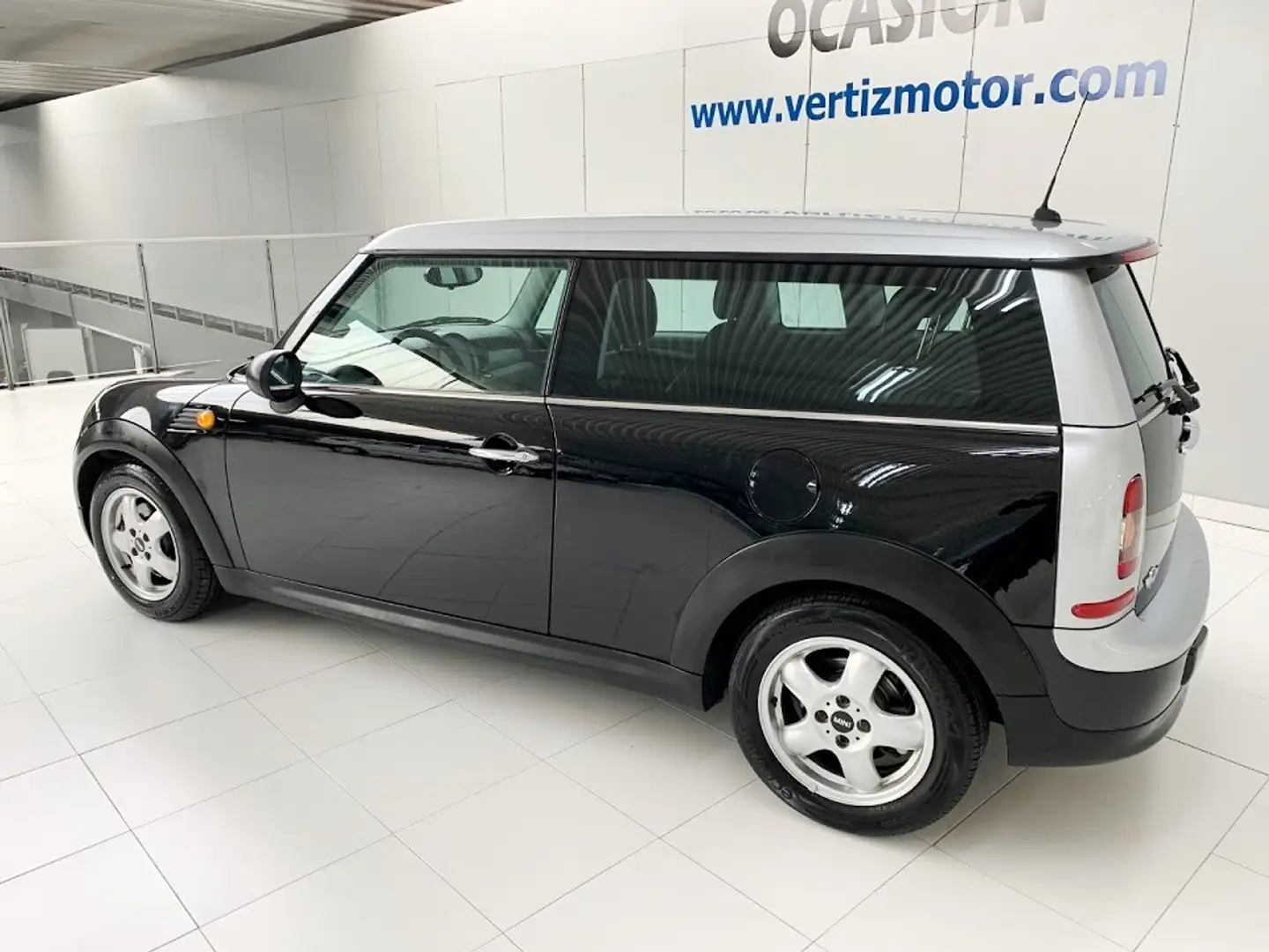MINI One Clubman Negro - 2