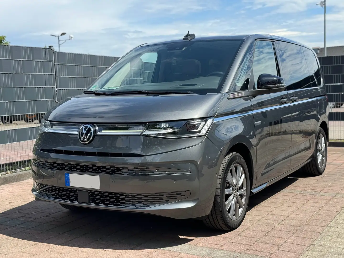 Volkswagen T7 Multivan Style 2.0 TSI Aut. 7 SITZER/PANO/ACC/HEAD-UP/KAMER Gris - 1