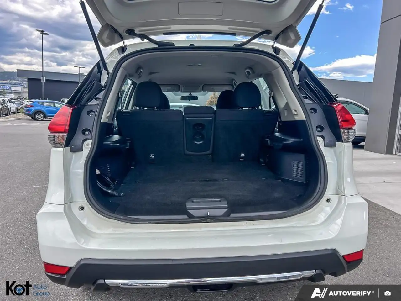 Nissan Rogue снимка Nissan Rogue