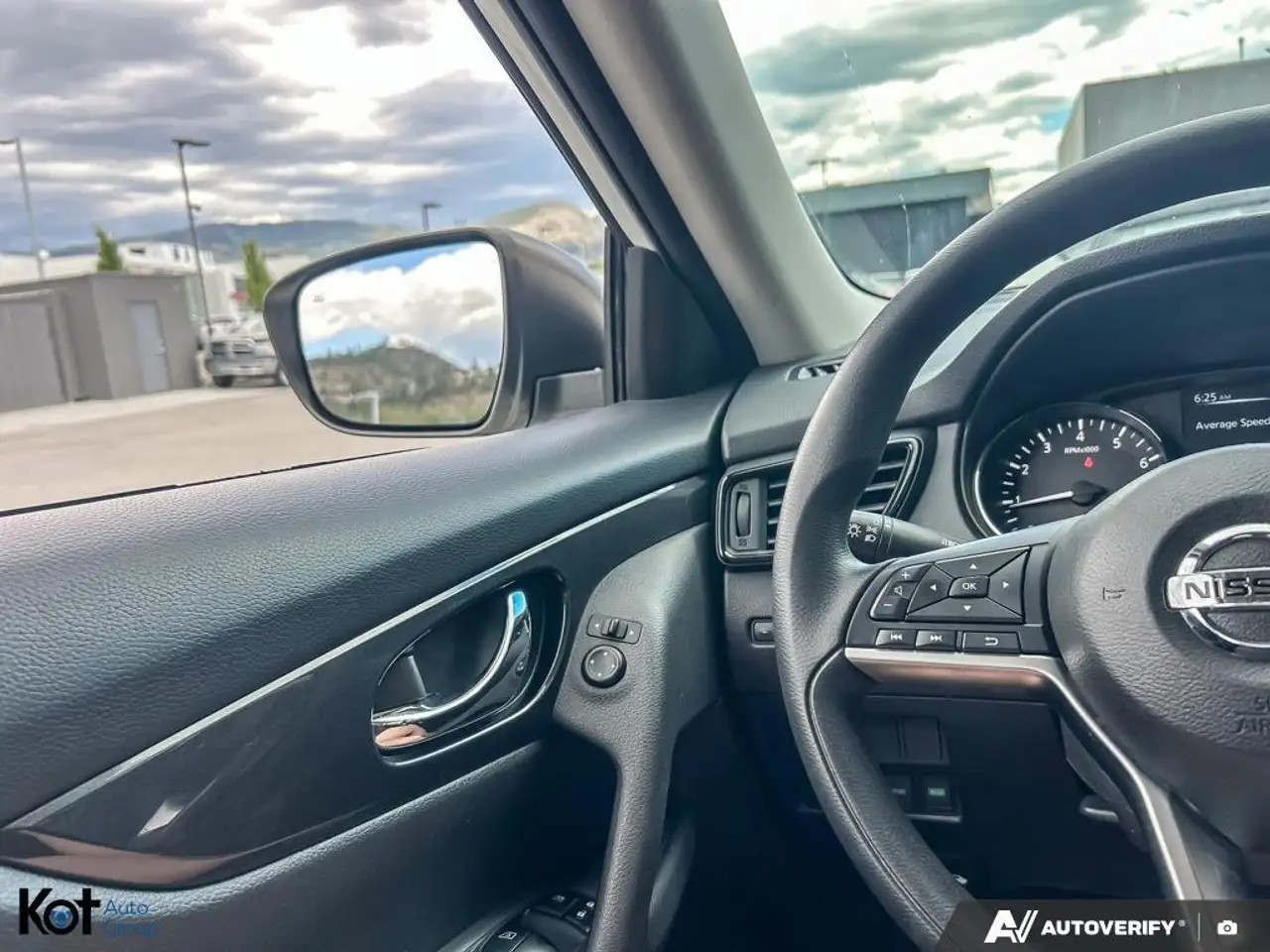 Nissan Rogue снимка Nissan Rogue