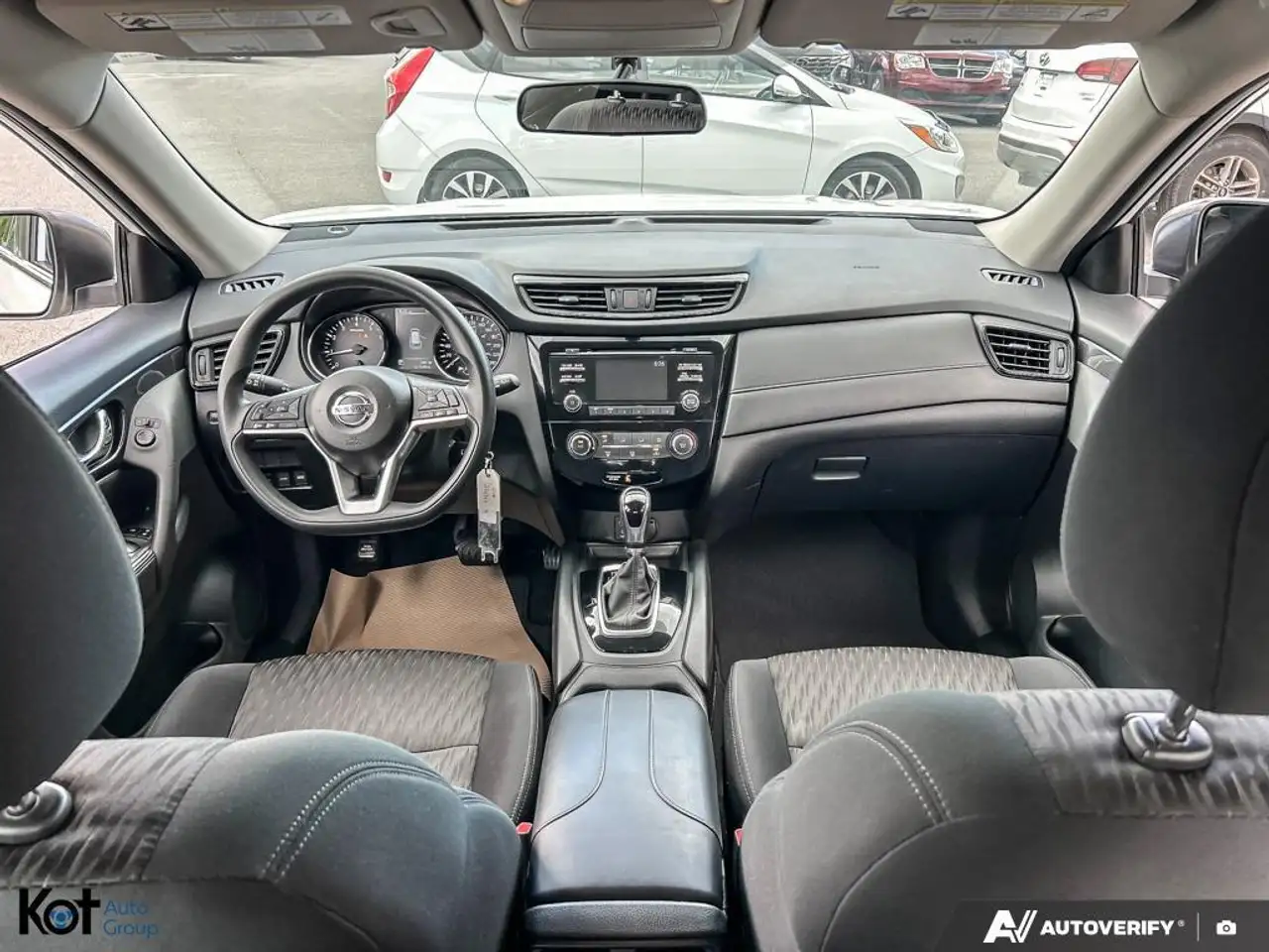 Nissan Rogue снимка Nissan Rogue