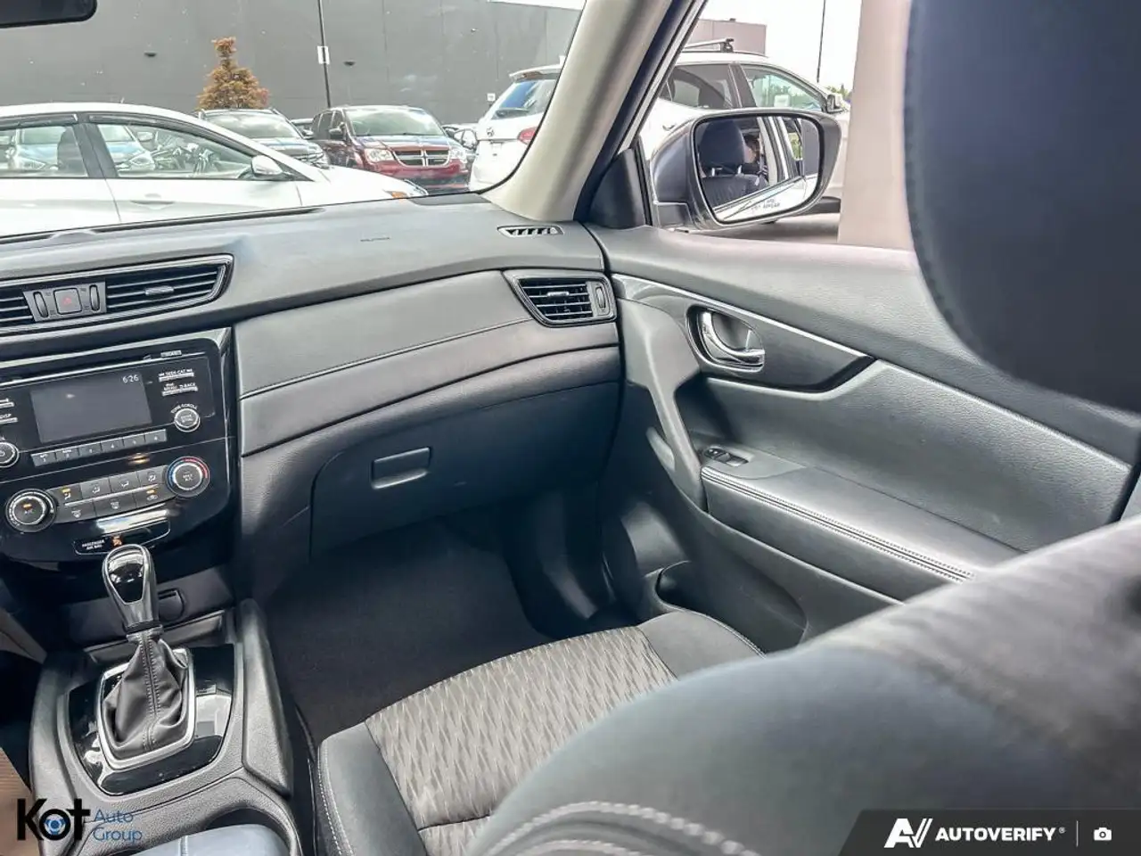 Nissan Rogue снимка Nissan Rogue