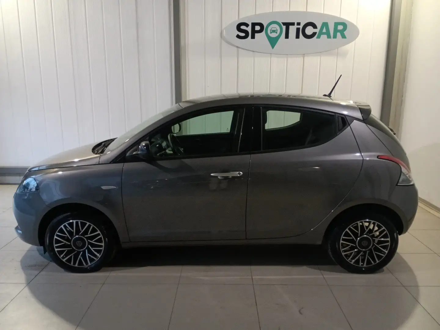 Lancia Ypsilon Ypsilon 1.0 FireFly 5 porte S&S Hybrid Platino Grau - 2