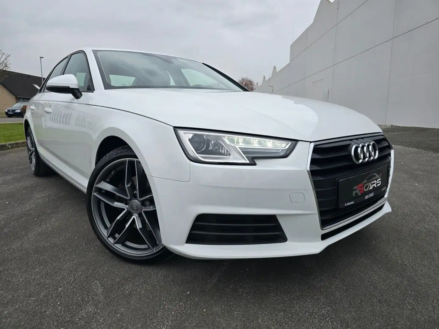 Audi A4 Lim. 2.0TDI Xenon Navi Leder Automatik Weiß - 2