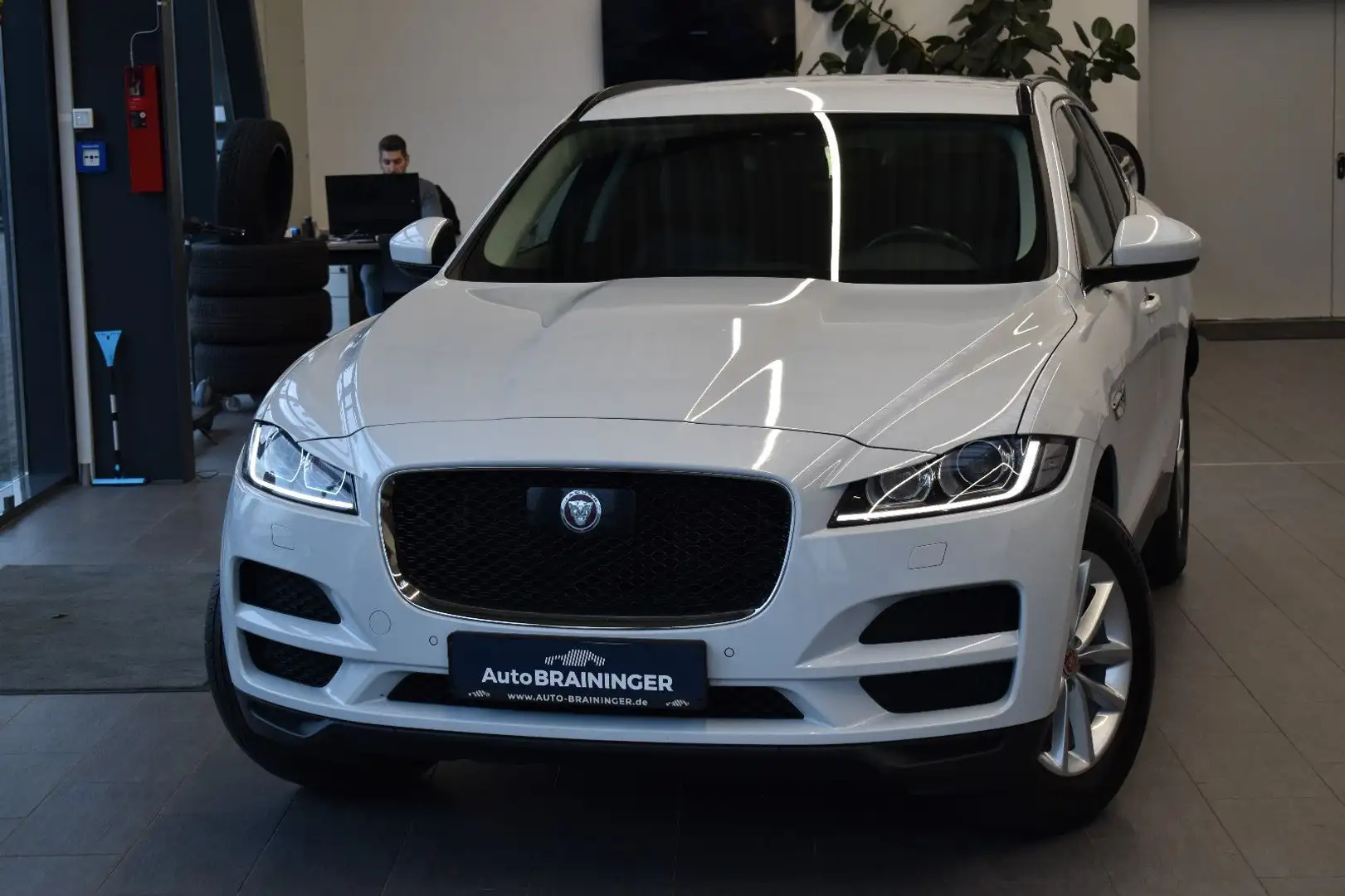 Jaguar F-Pace 20d Portfolio AWD Aut. Bi-Xenon~ACC~AHK Blanc - 1