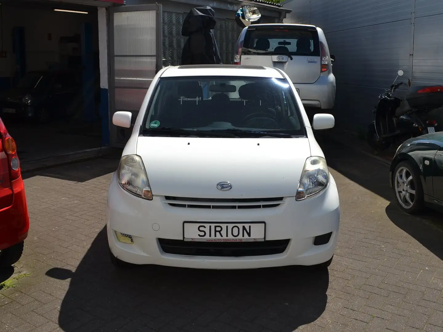 Daihatsu Sirion 1.0 Klima Glasschiebedach II Hand gepflegter Zust. Bílá - 1