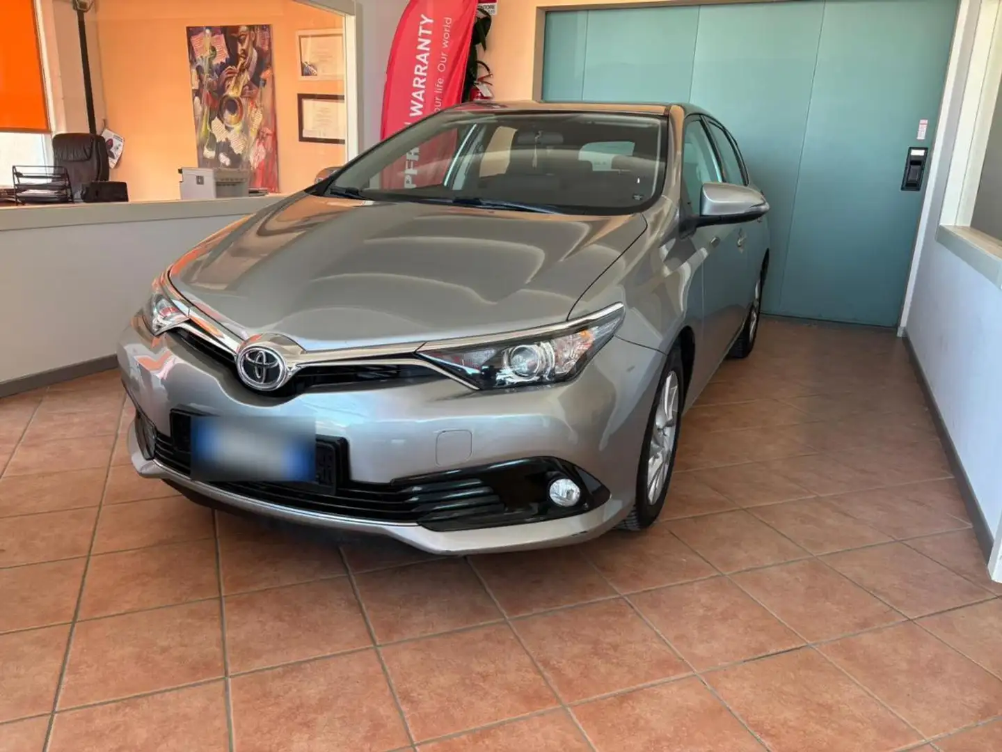 Toyota Auris 1.6 D-4D Lounge Grigio - 2