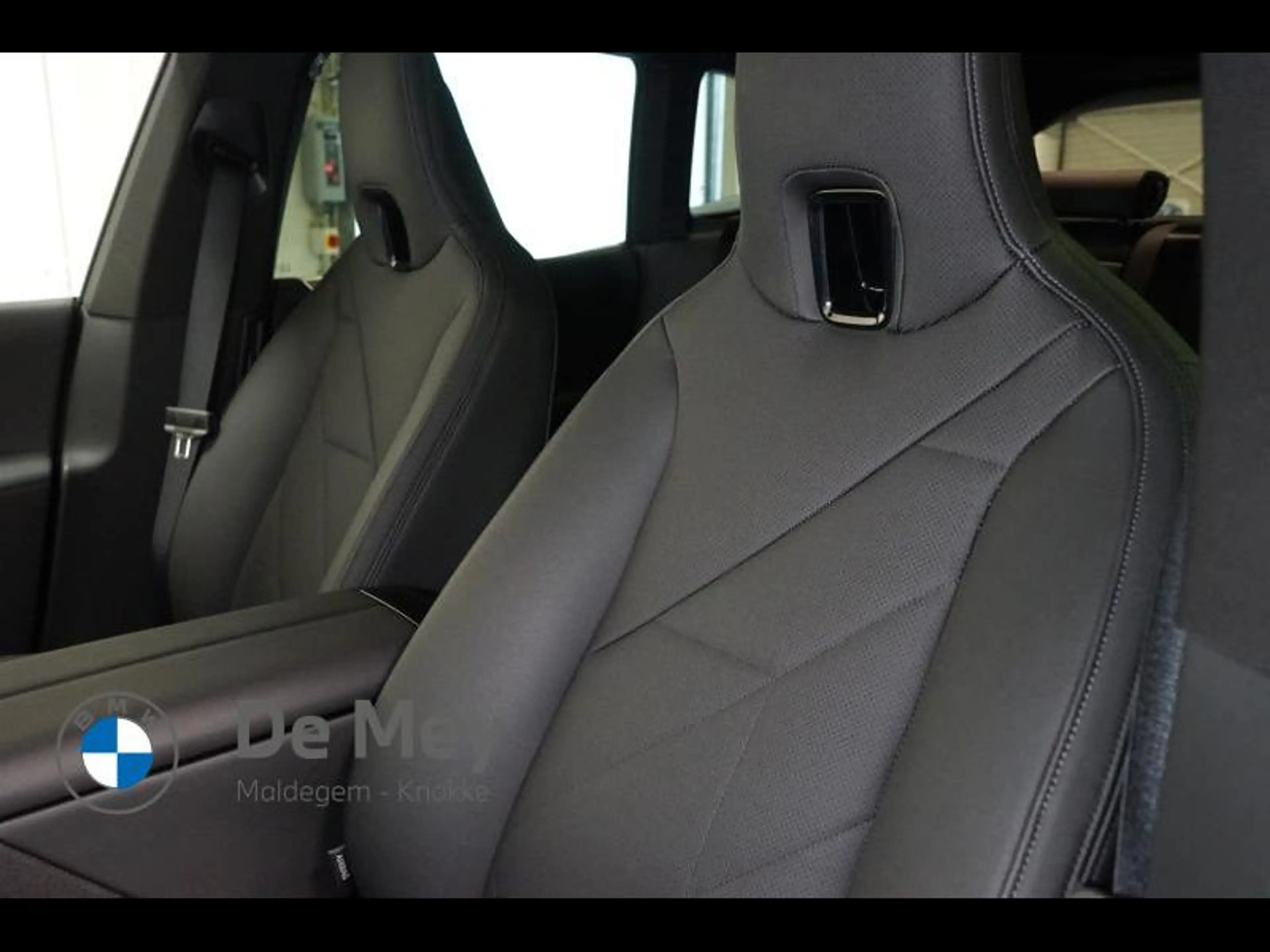 BMW iX iX 40 — photo 13