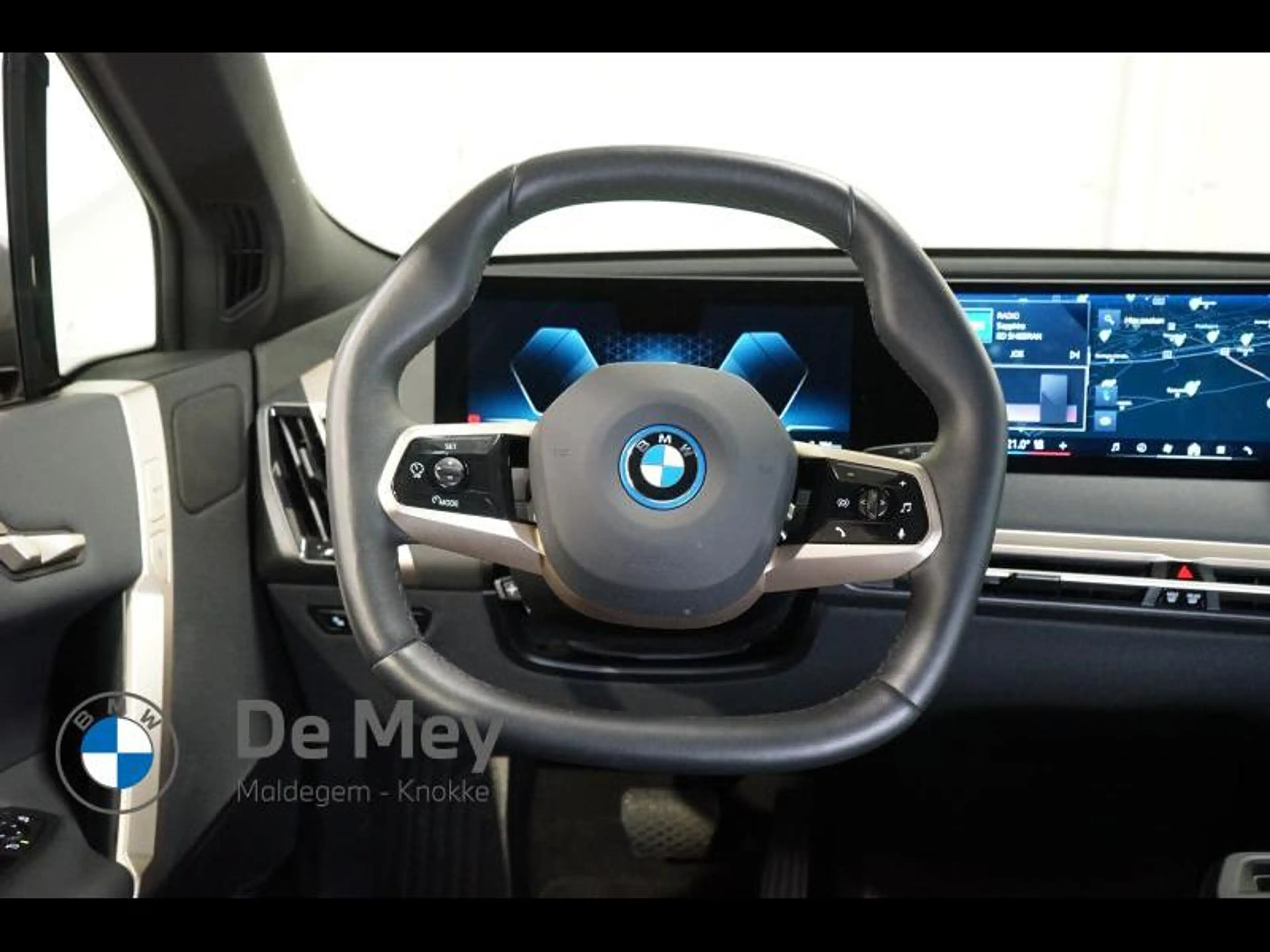 BMW iX iX 40 — photo 11