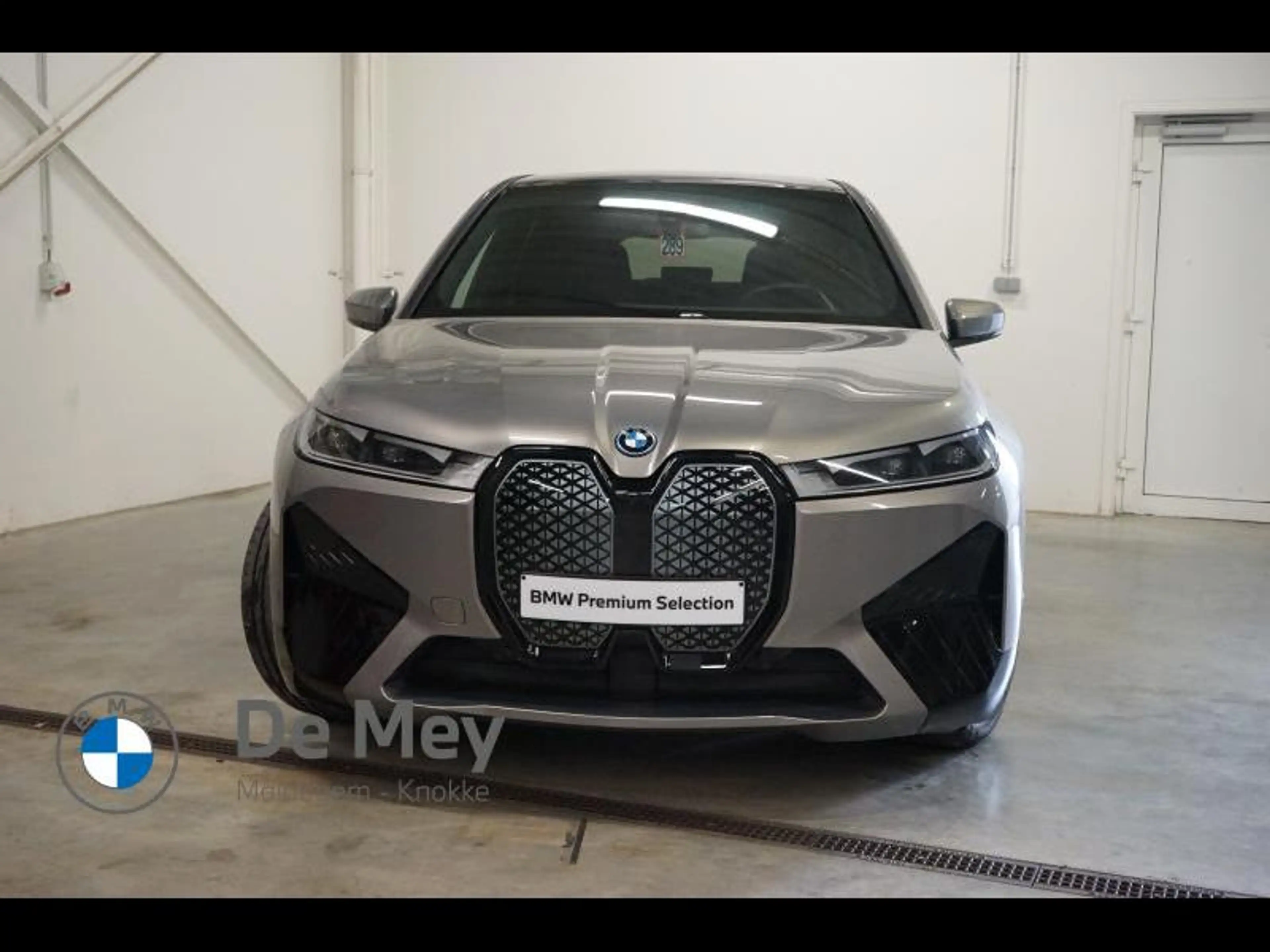BMW iX iX 40 — photo 15
