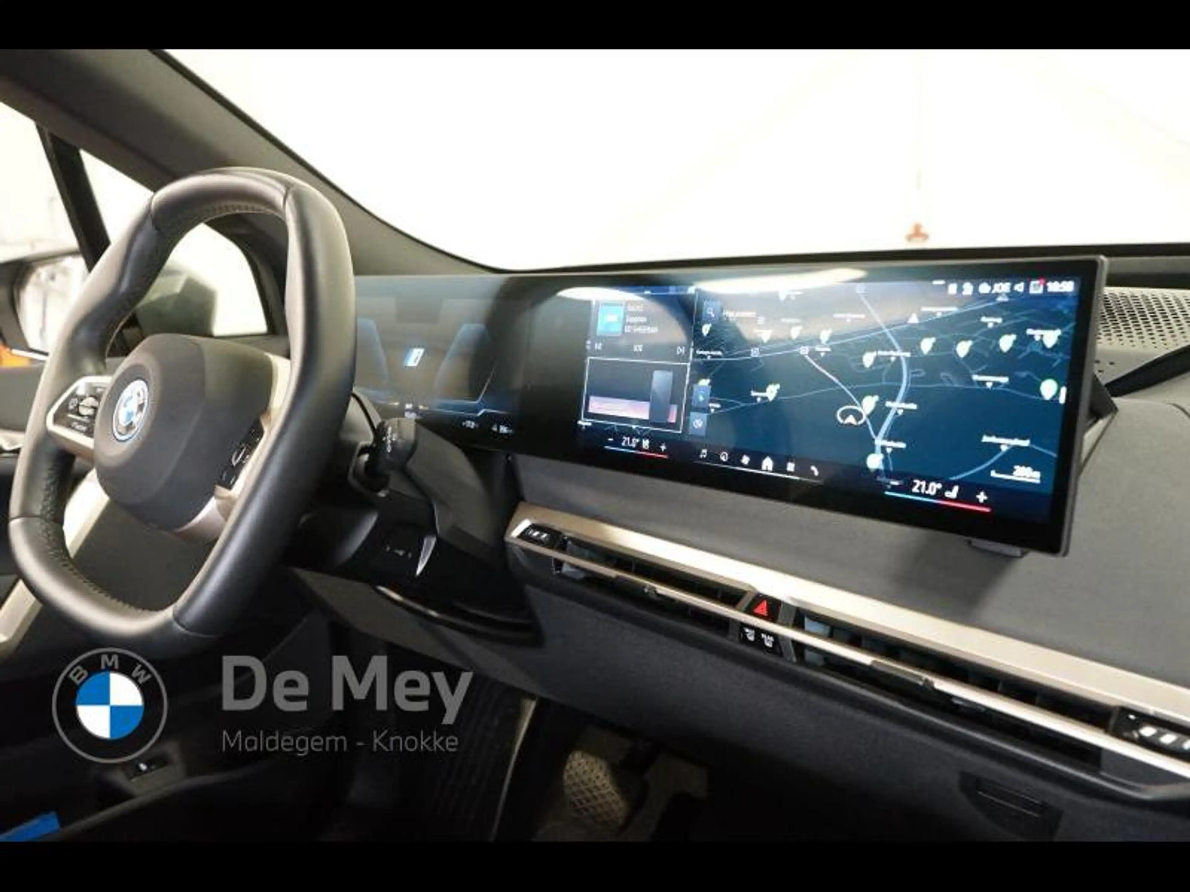 BMW iX iX 40 — photo 10