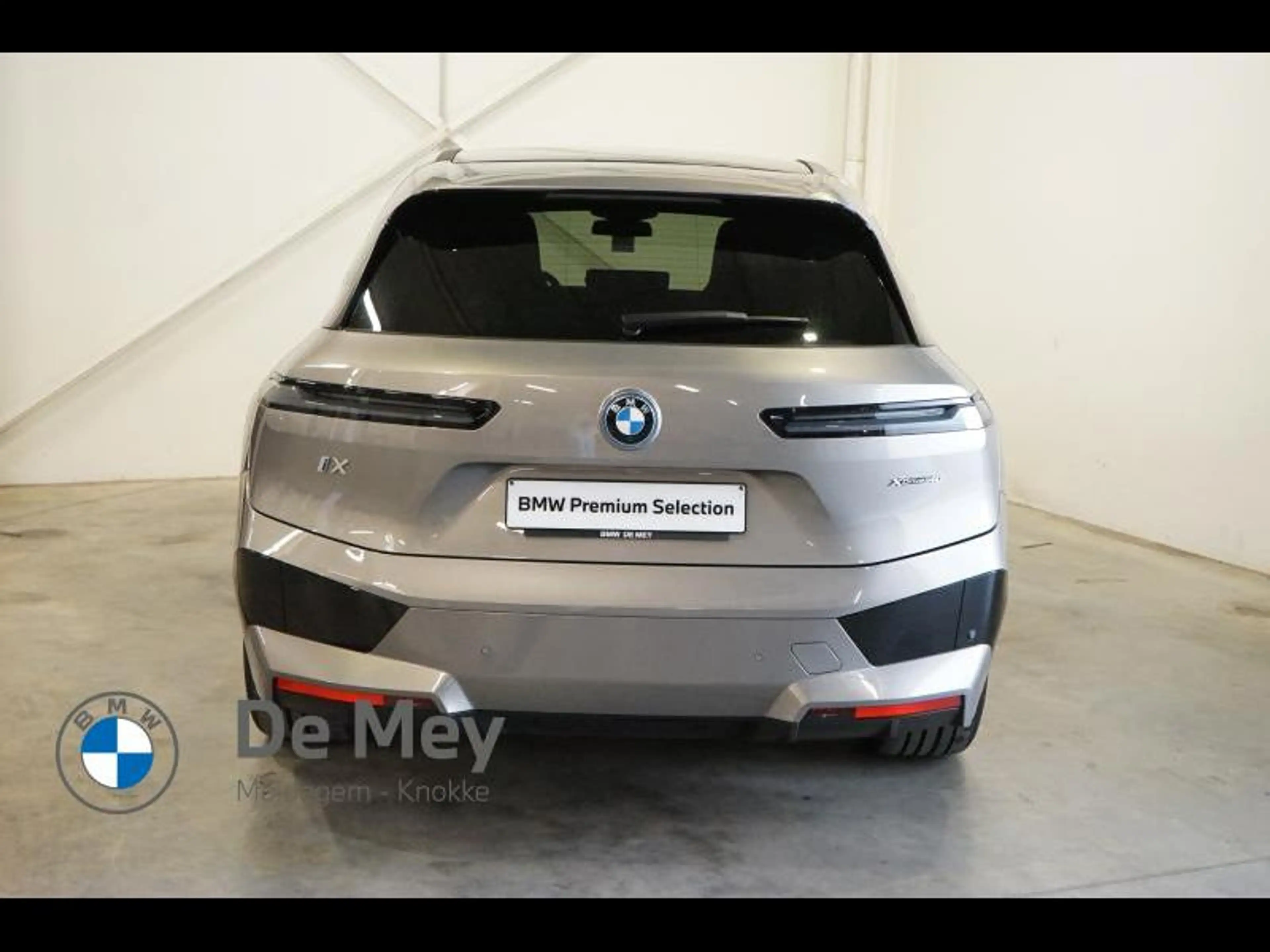 BMW iX iX 40 — photo 2
