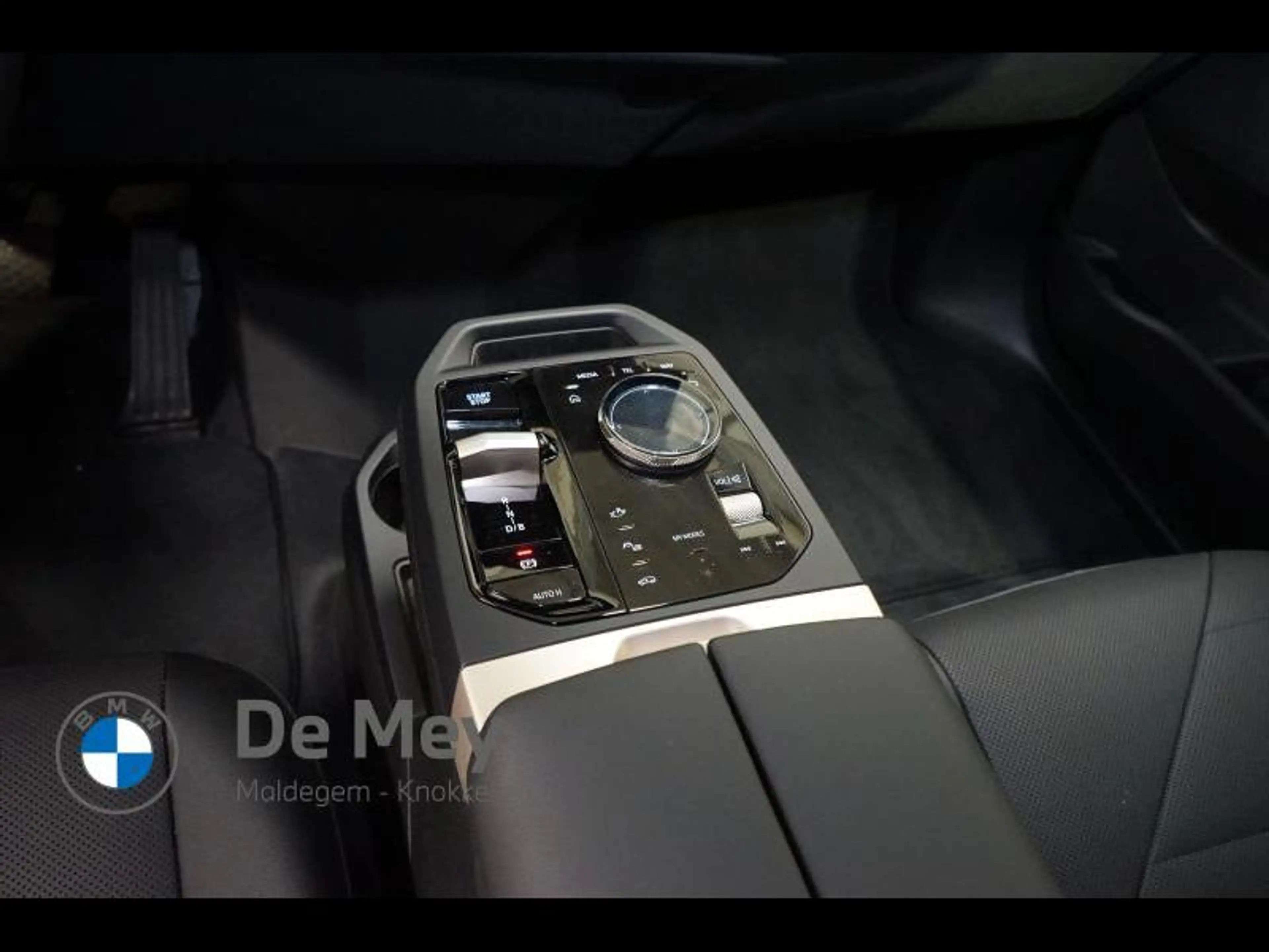 BMW iX iX 40 — photo 7