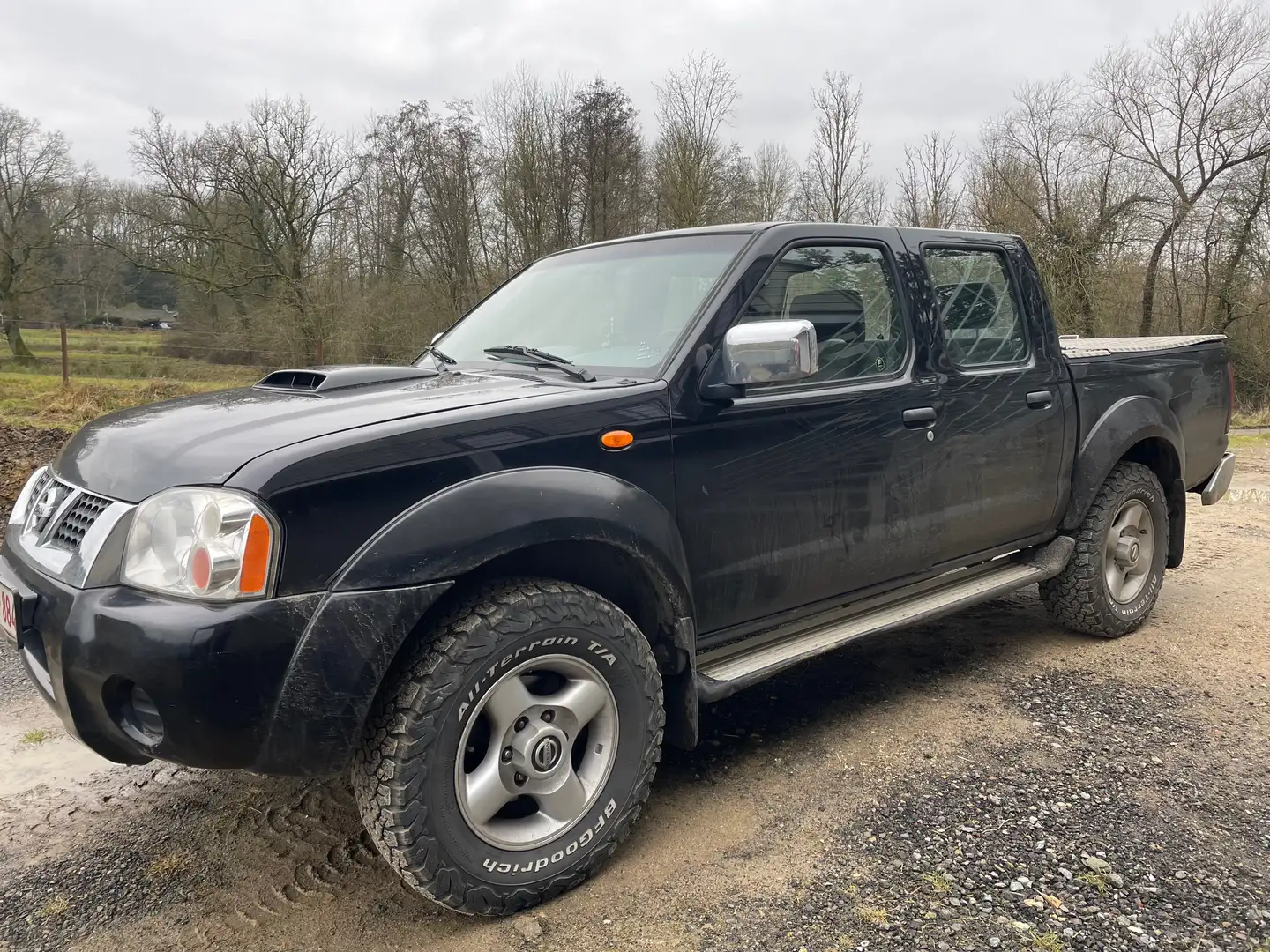 Nissan NP300 2.5+D+SE+4x4+(924Z) Negru - 1