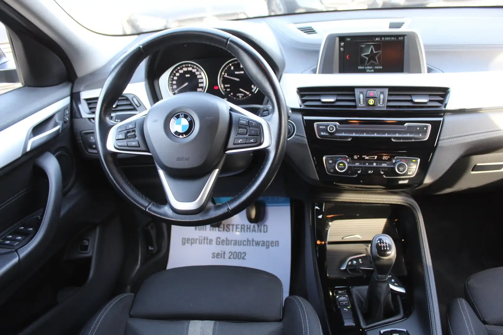 BMW X2 sDrive 18d Advantage +Sportsitz+AHK+DAB+LED+Sitzh. Schwarz - 2