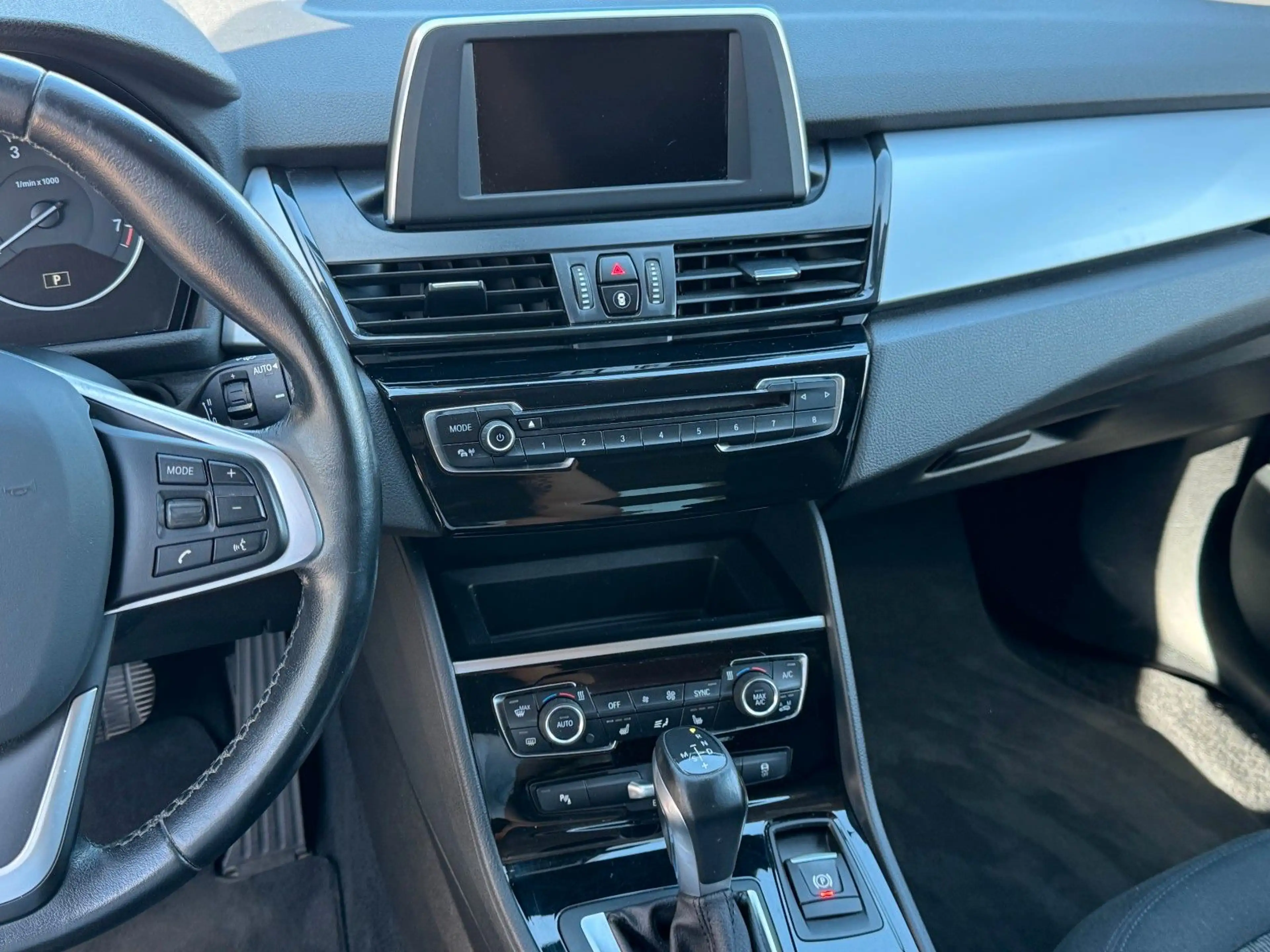 BMW 218 Active Tourer 218 i HU neu/PDC/Navi/LED — photo 15