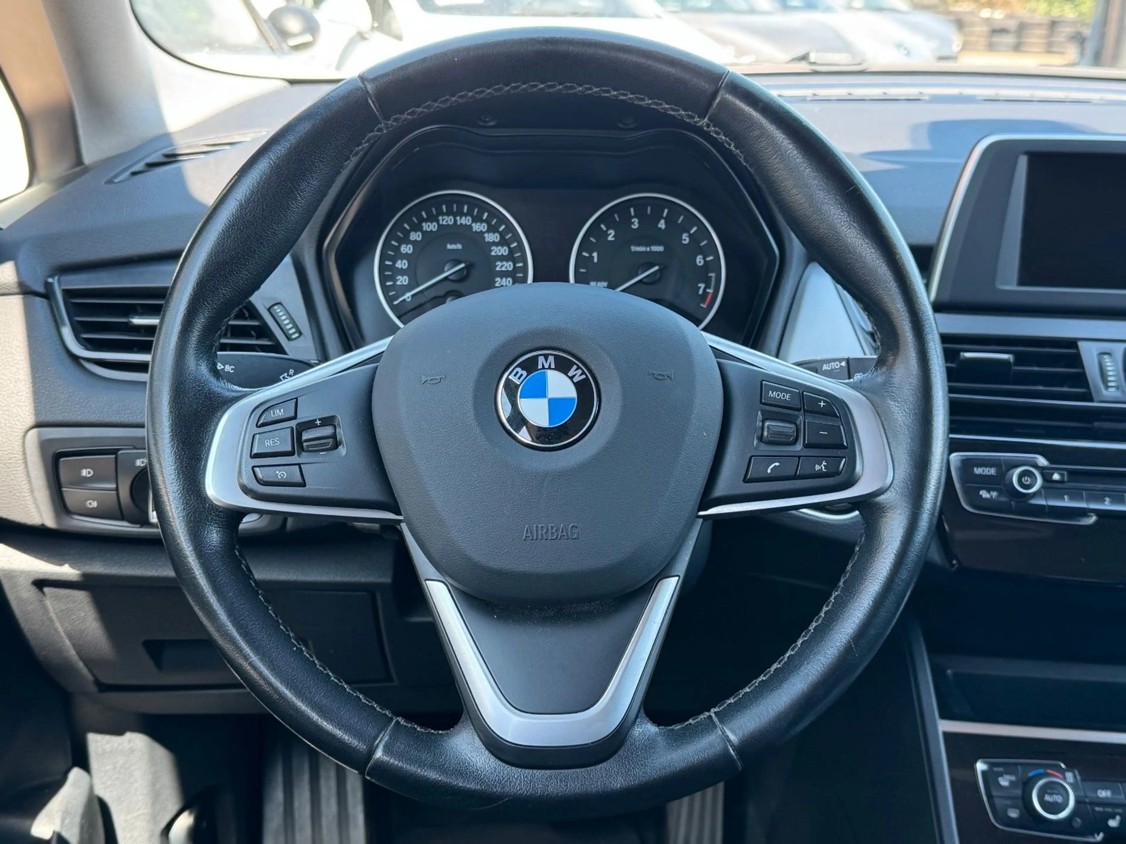 BMW 218 Active Tourer 218 i HU neu/PDC/Navi/LED — photo 12