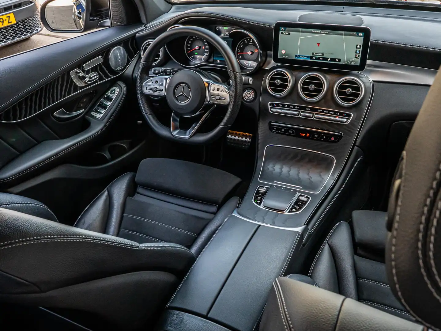 Mercedes-Benz GLC 200 4MATIC Premium Plus Memory Burmester Zwart - 2