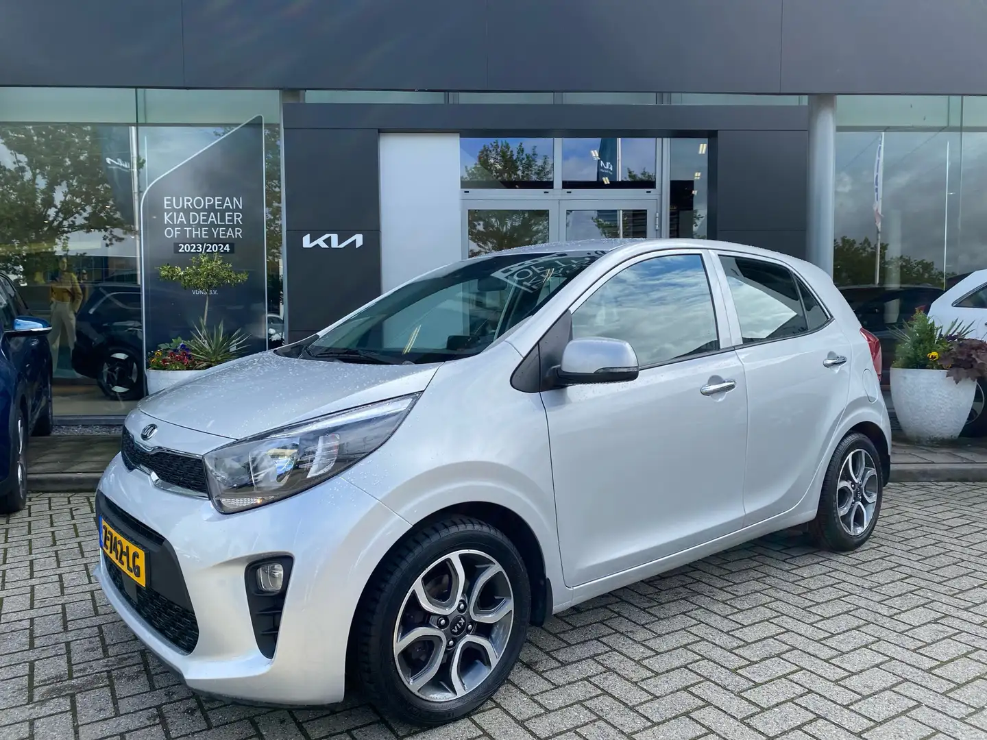 Kia Picanto 1.0 MPI DynamicLine Automaat | Stoel/stuur verwarm Grijs - 1