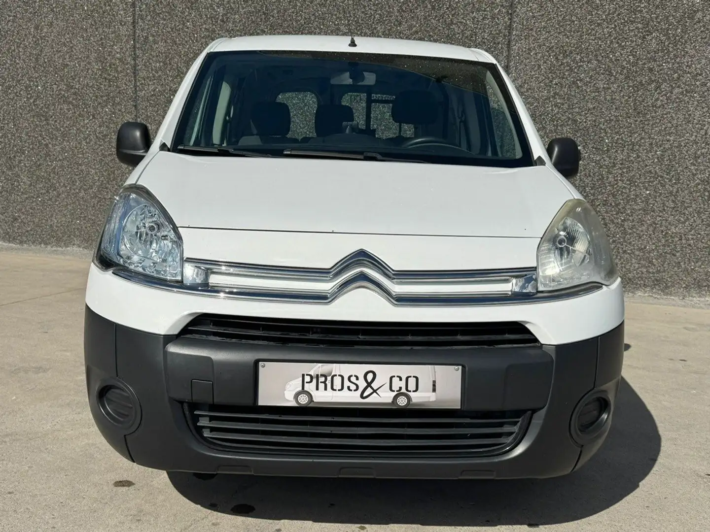 Citroen Berlingo // 3 PLACES // ATTACHE REMORQUE // CAPTEUR ARRIERE Blanc - 2
