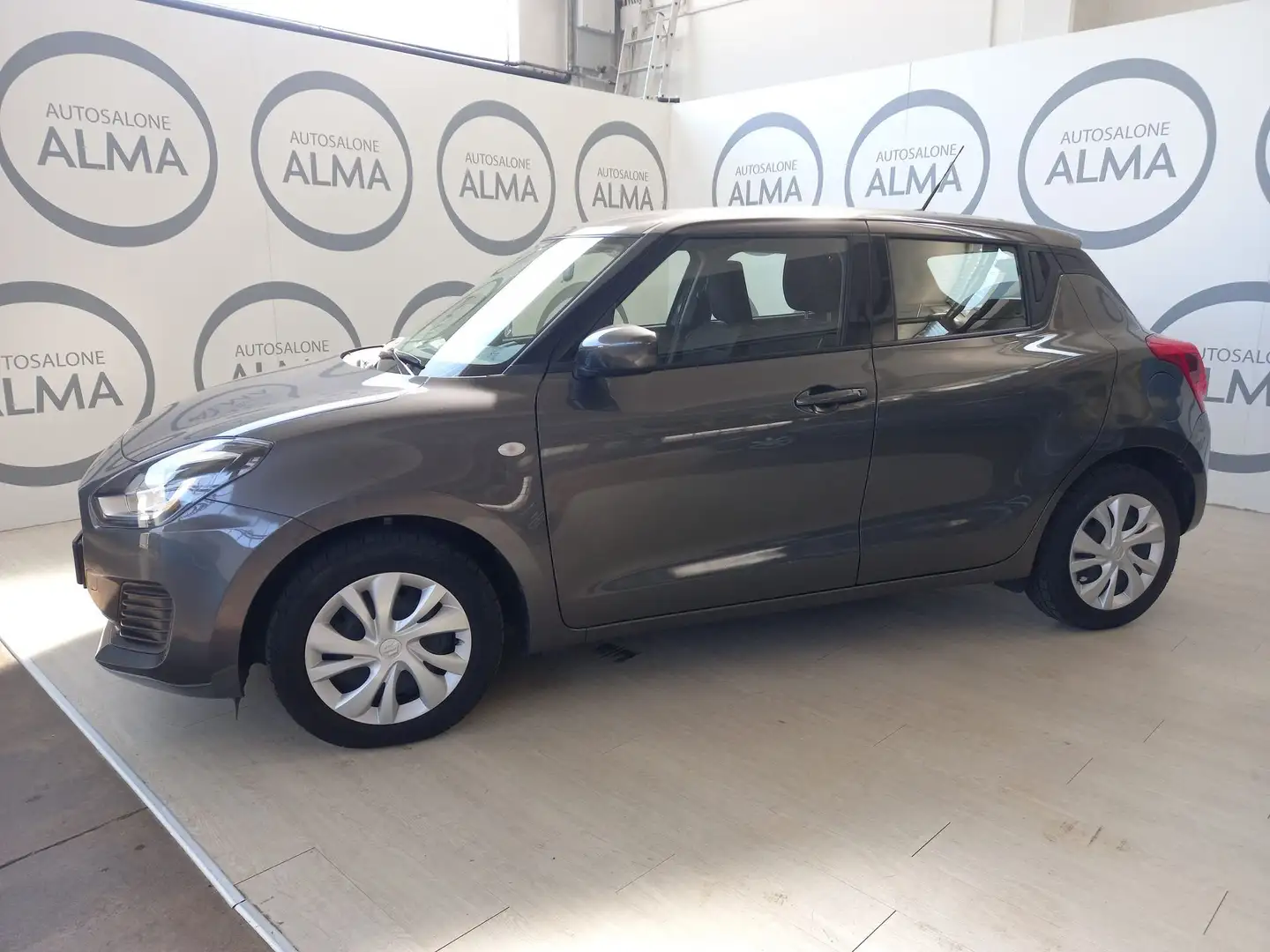Suzuki Swift 1.2 HYBRID PREMIUM Grijs - 2