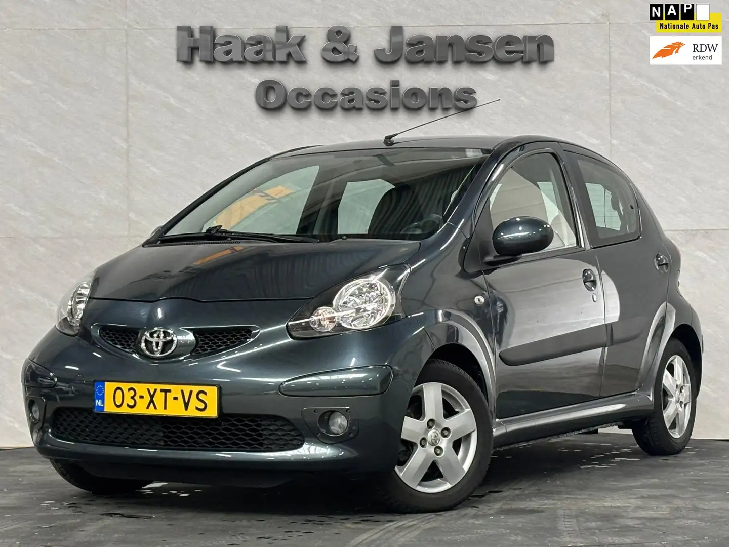 Toyota Aygo 1.0-12V Sport Airco 5-Deurs - E-ramen CV Grijs - 1