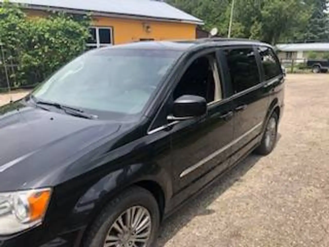Chrysler Town & Country снимка Chrysler Town & Country