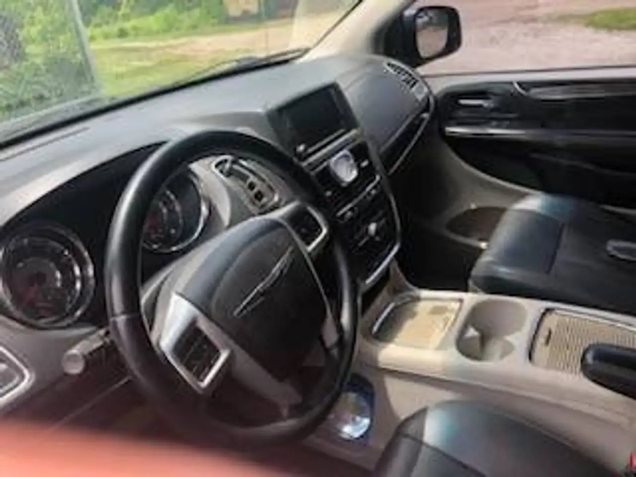 Chrysler Town & Country снимка Chrysler Town & Country