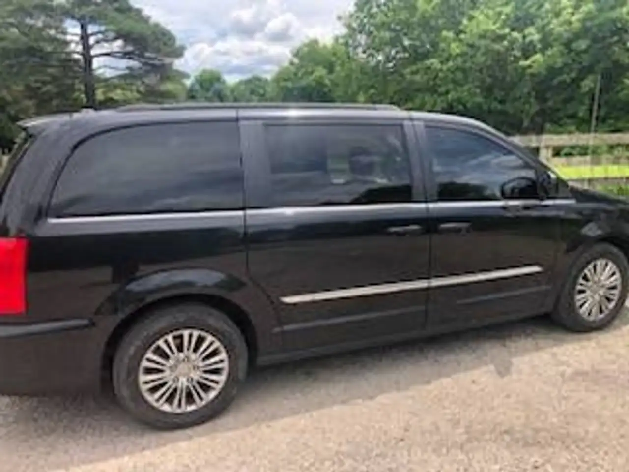 Chrysler Town & Country снимка Chrysler Town & Country