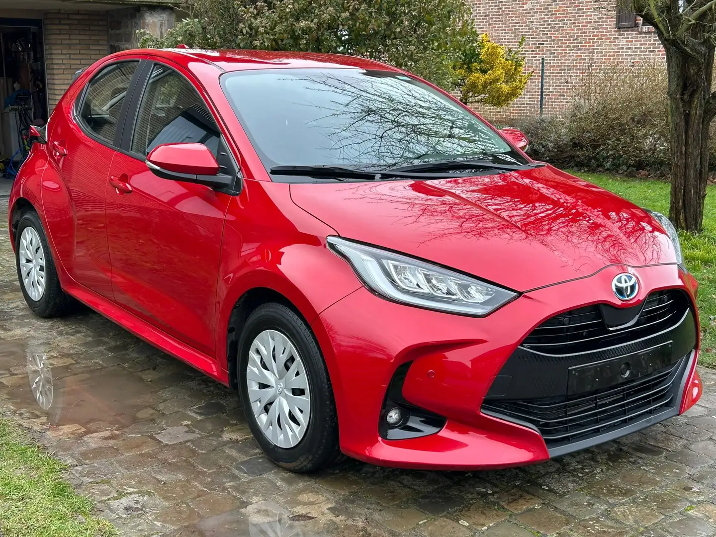 Toyota Yaris 1.5i VVT-i Hybrid E-CVT Dynamic Rood - 1