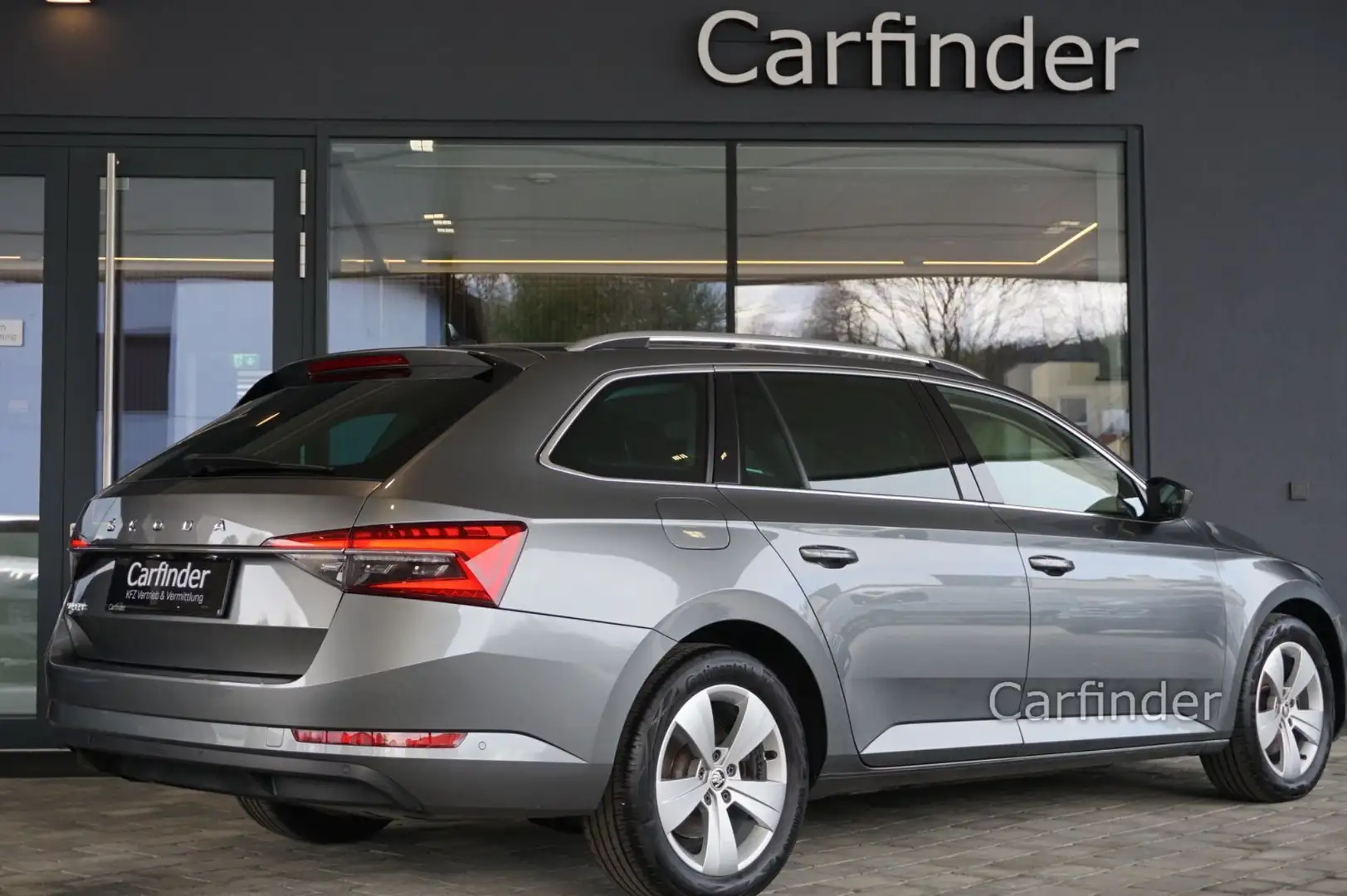 Skoda Superb 2.0 TDI Style AHK, Rückfahrkamera ,KESSY, Apple C Silber - 2