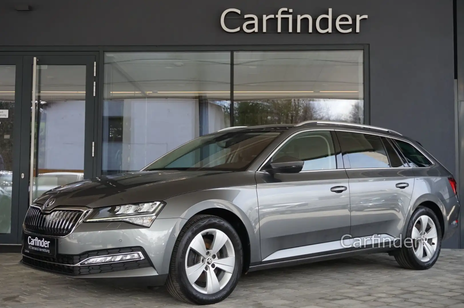 Skoda Superb 2.0 TDI Style AHK, Rückfahrkamera ,KESSY, Apple C Silber - 1