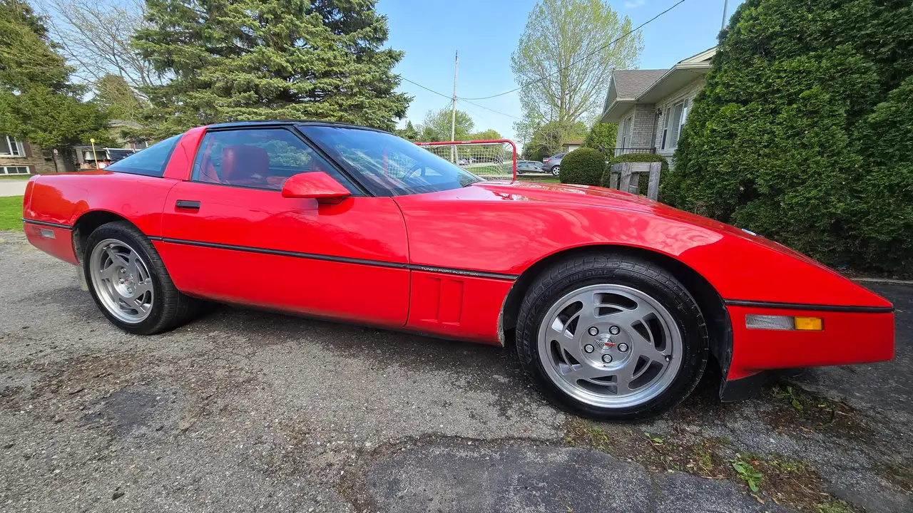 Chevrolet Corvette снимка Chevrolet Corvette