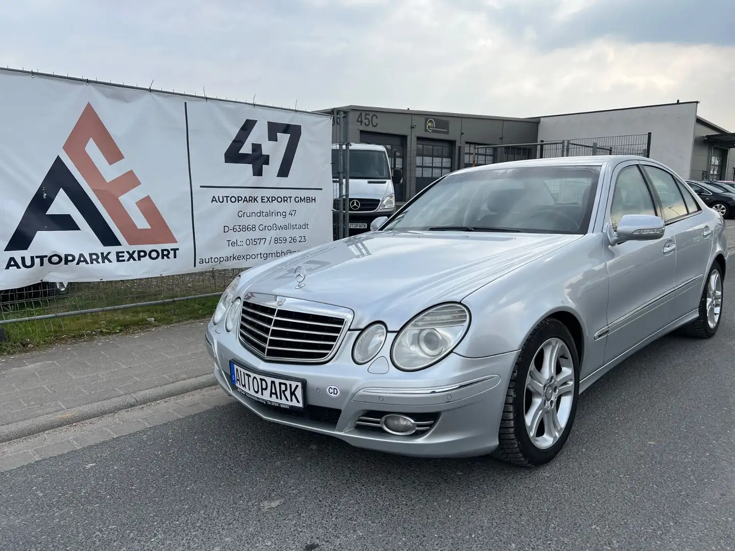 Mercedes-Benz E 320 CDI GUARD*B4+*ARMOURED*GEPANZERT*ARMORED* Stříbrná - 2