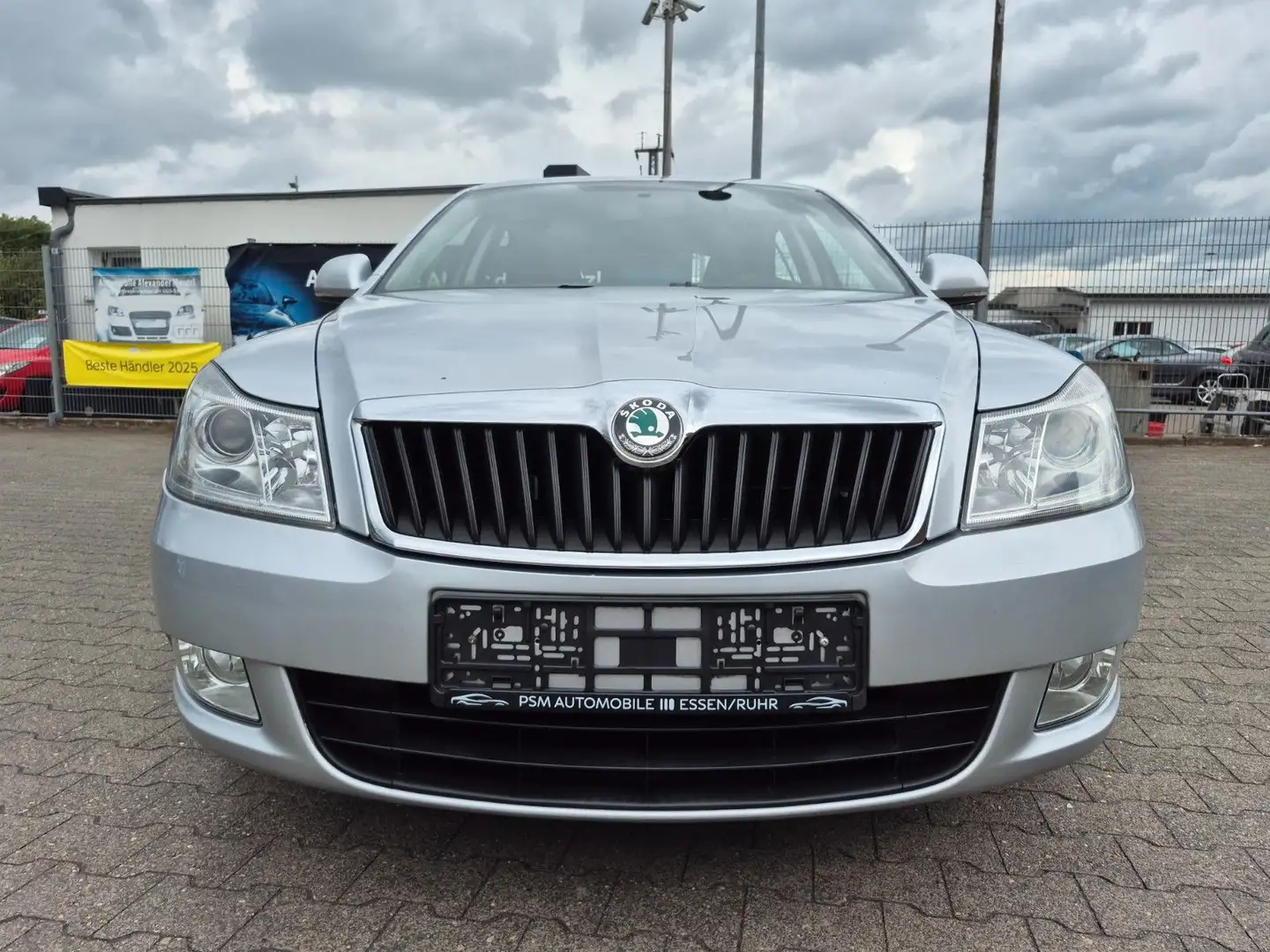 Skoda Octavia Lim. Family Automatik Klimatronic PDC Silber - 2