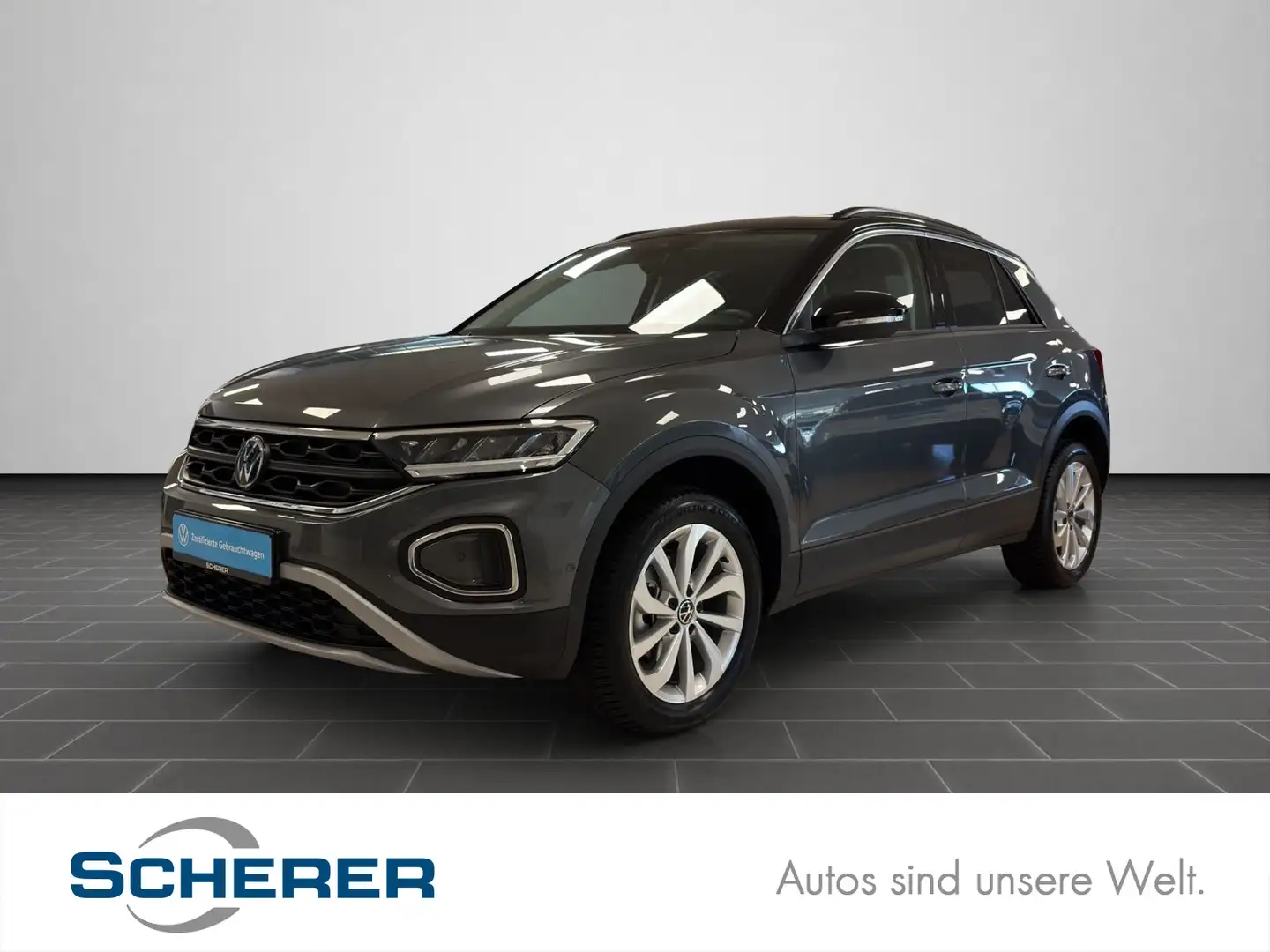 Volkswagen T-Roc 1.5 TSI Life ACT DSG NAVI SHZ 17" RearView Schwarz - 1