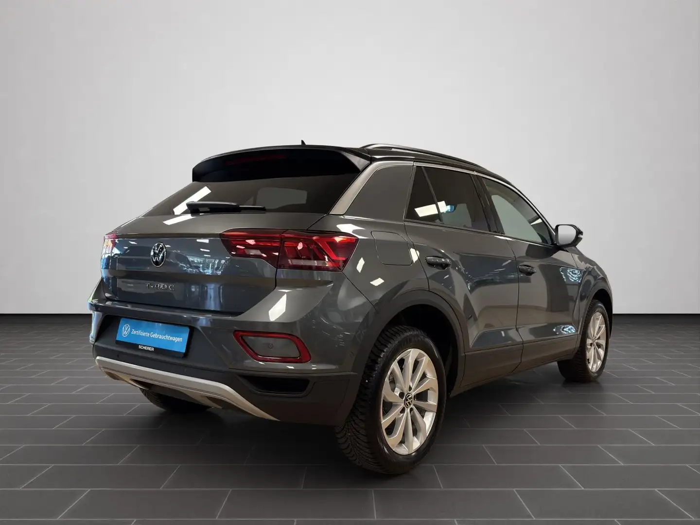 Volkswagen T-Roc 1.5 TSI Life ACT DSG NAVI SHZ 17" RearView Schwarz - 2
