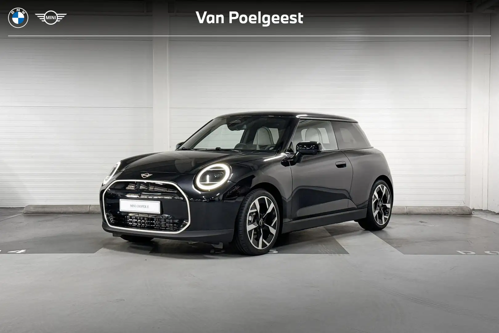 MINI Cooper E |  Favoured Uitvoering | L Pakket | 18" Slide Spok Чорний - 1