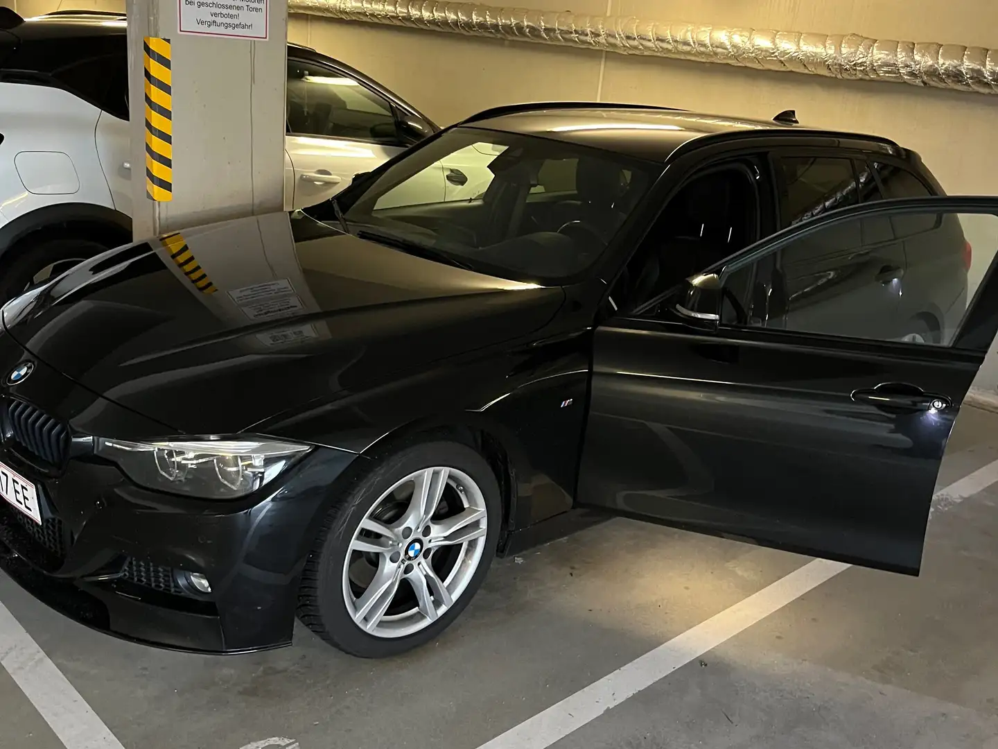 BMW 330 330i xDrive Touring M Sport Aut. M Sport Schwarz - 1