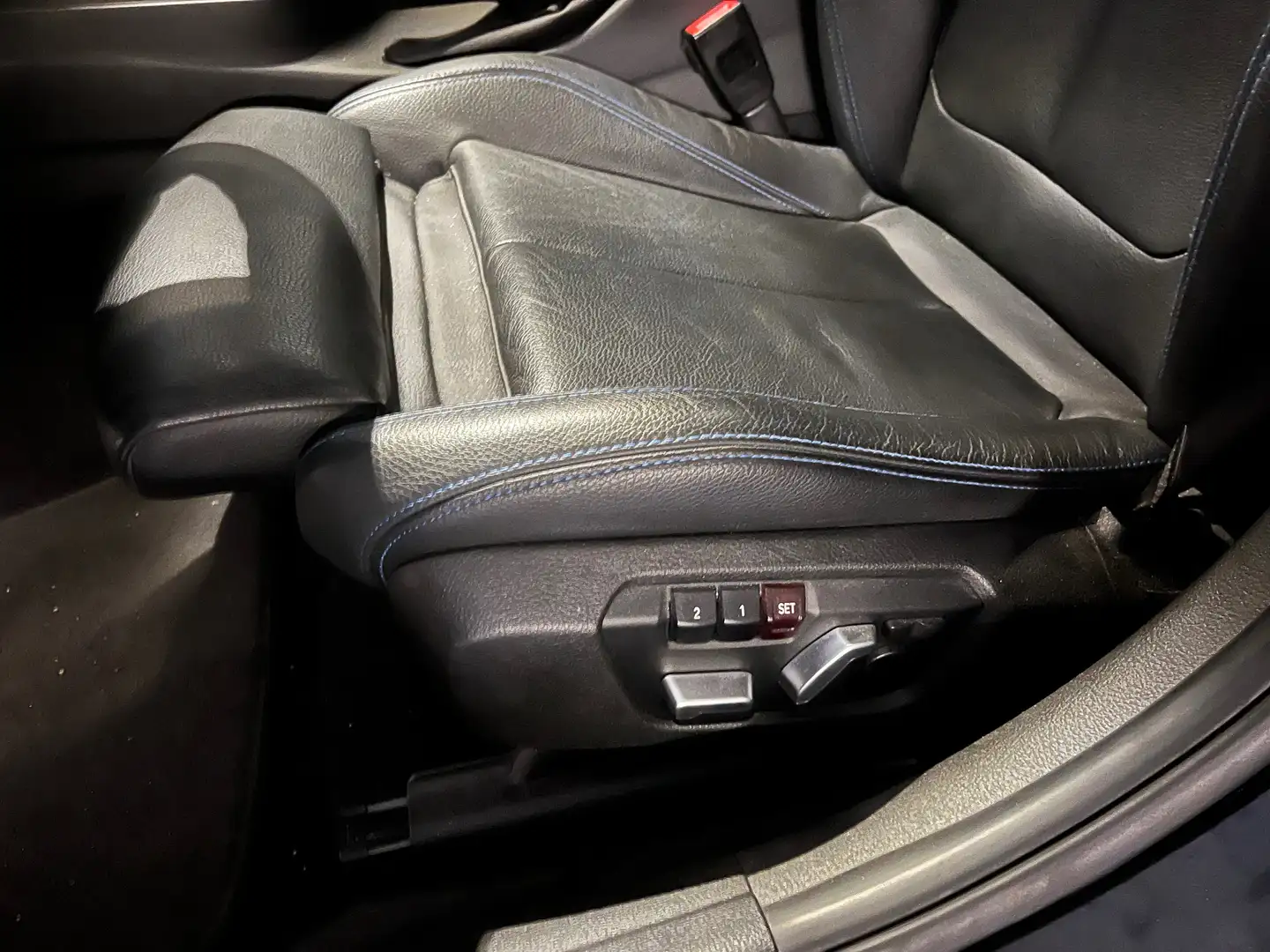 BMW 330 330i xDrive Touring M Sport Aut. M Sport Schwarz - 2