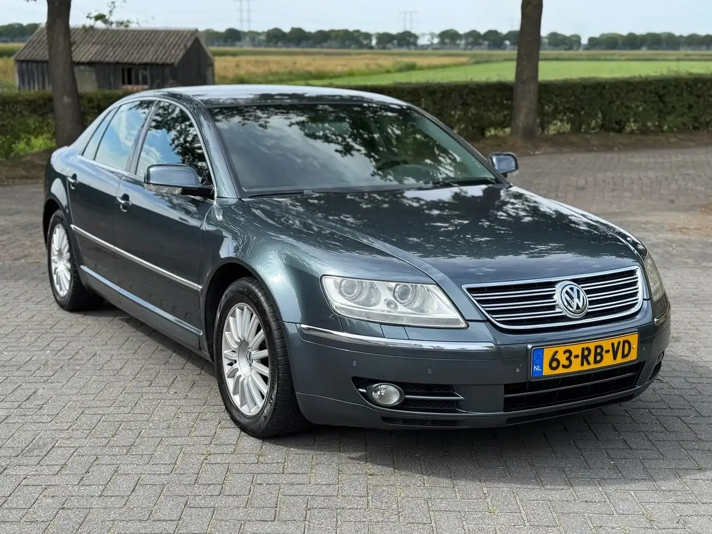 Volkswagen Phaeton Phaeton 3.2 V6 5p. Grijs - 1