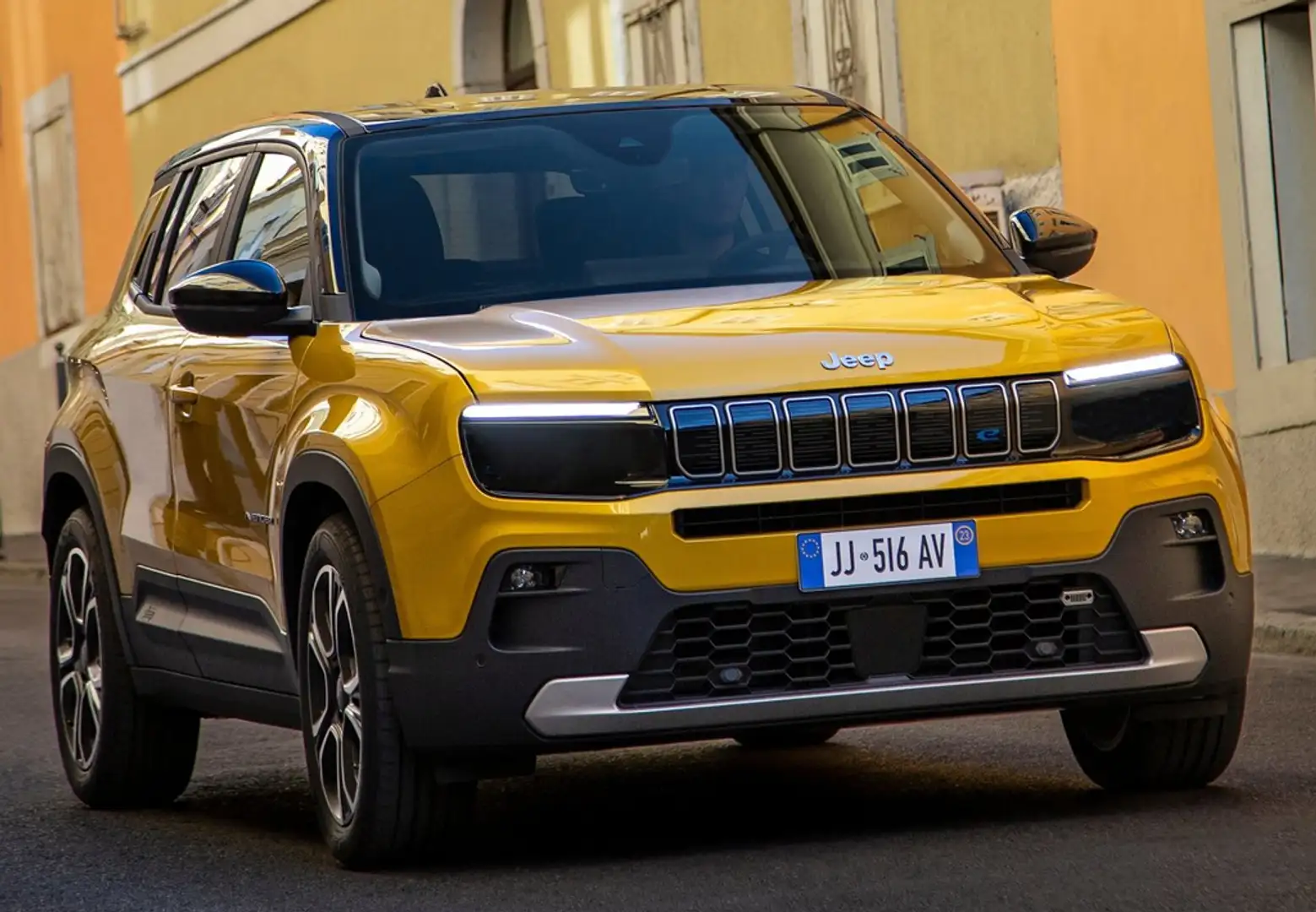 Jeep Avenger 1.2 Altitude 74KW Rojo - 2