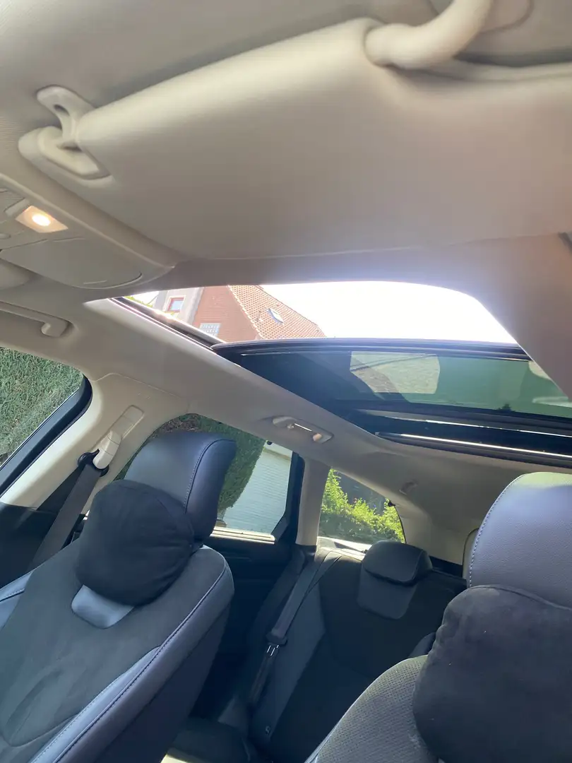 Ford Mondeo Turnier 2.0 Schwarz - 2