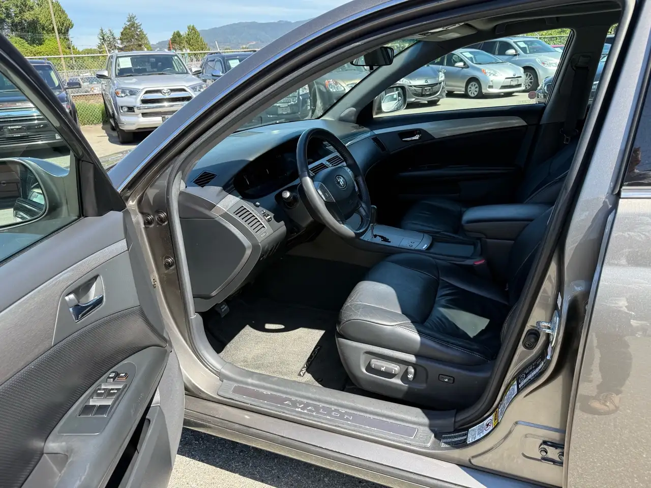 Toyota Avalon снимка Toyota Avalon