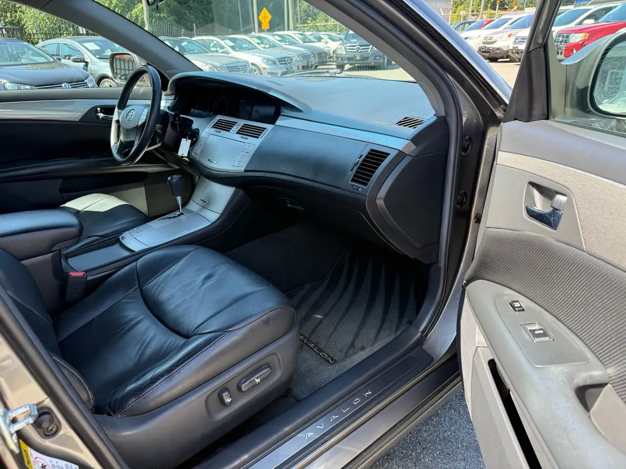 Toyota Avalon снимка Toyota Avalon